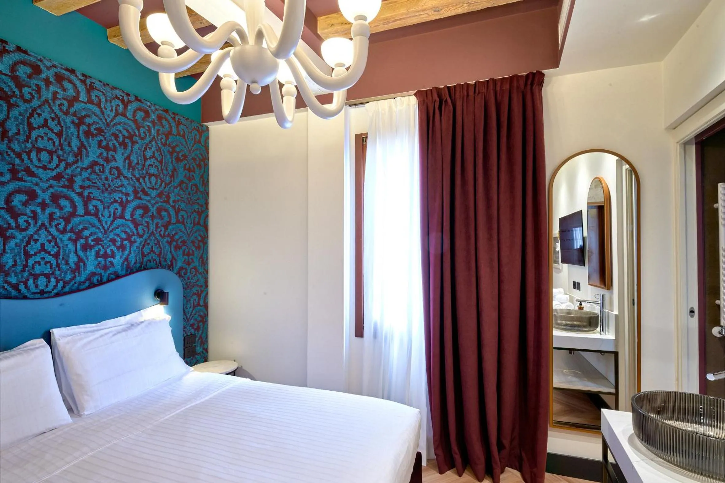 Bed in Hotel Ca' D'Oro - WENICE Deep Culture