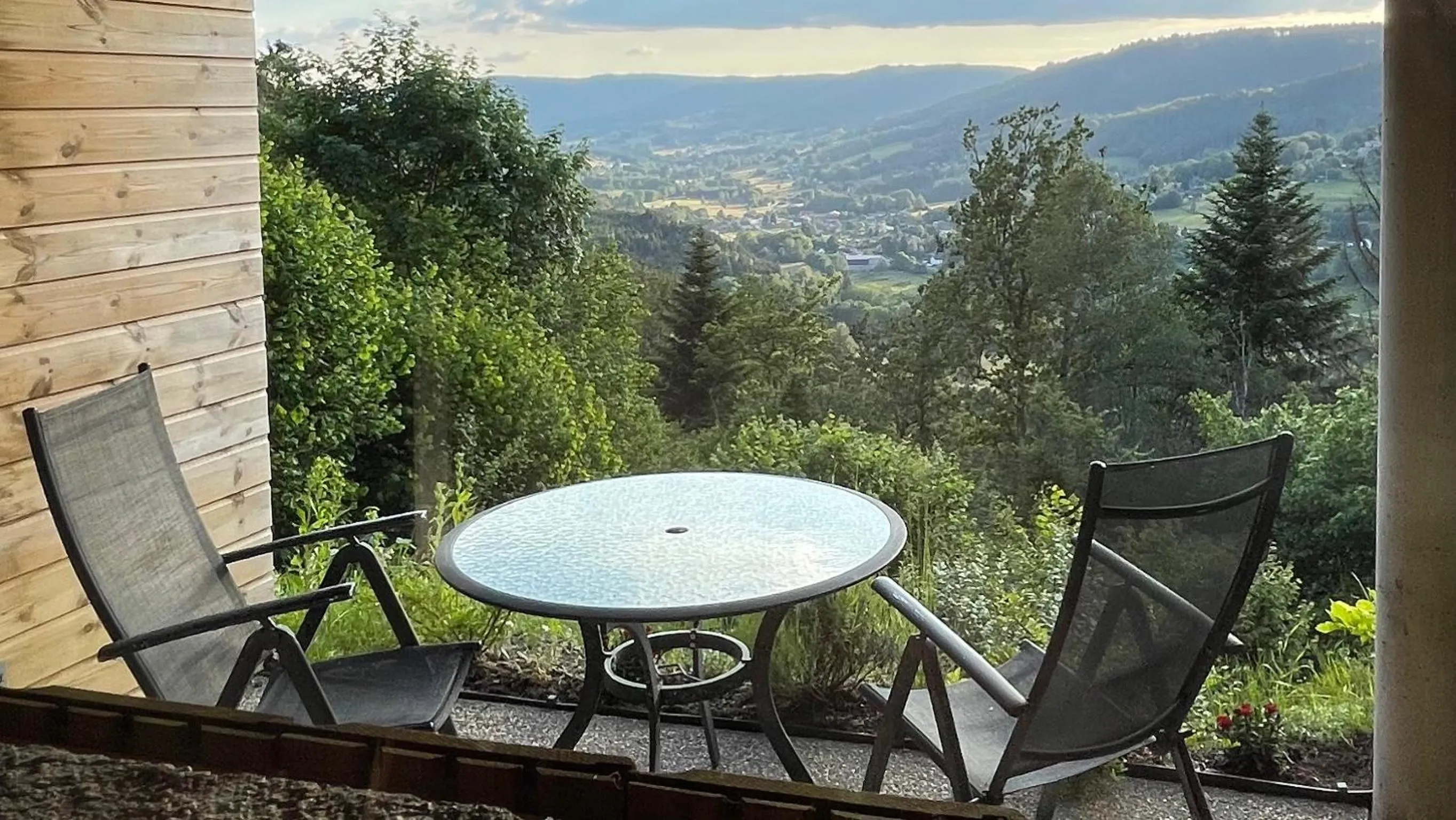 Property building in Le gîte cozy de Bouvacôte avec vue panoramique et Sauna