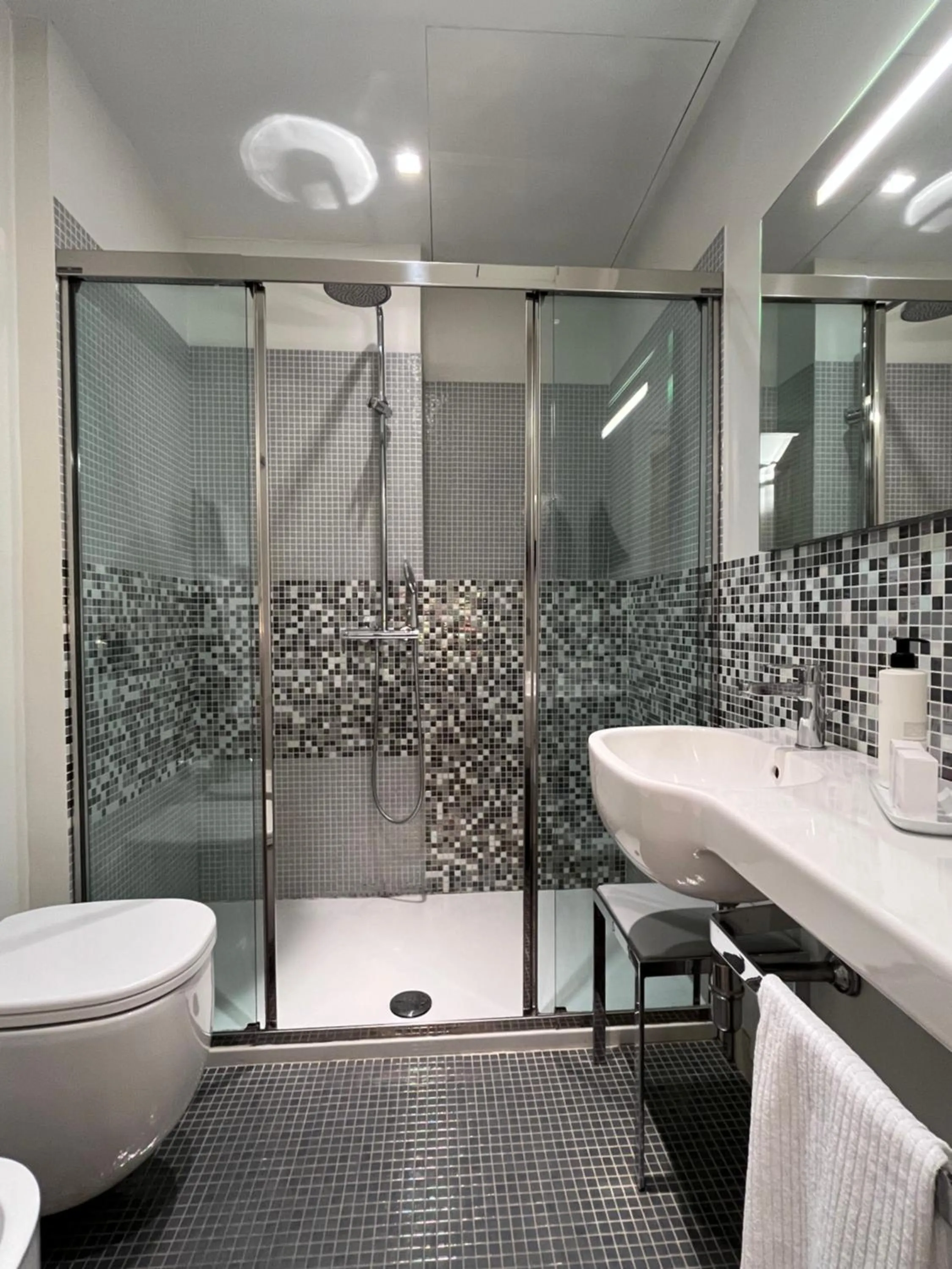 Shower in Hotel Annunziata