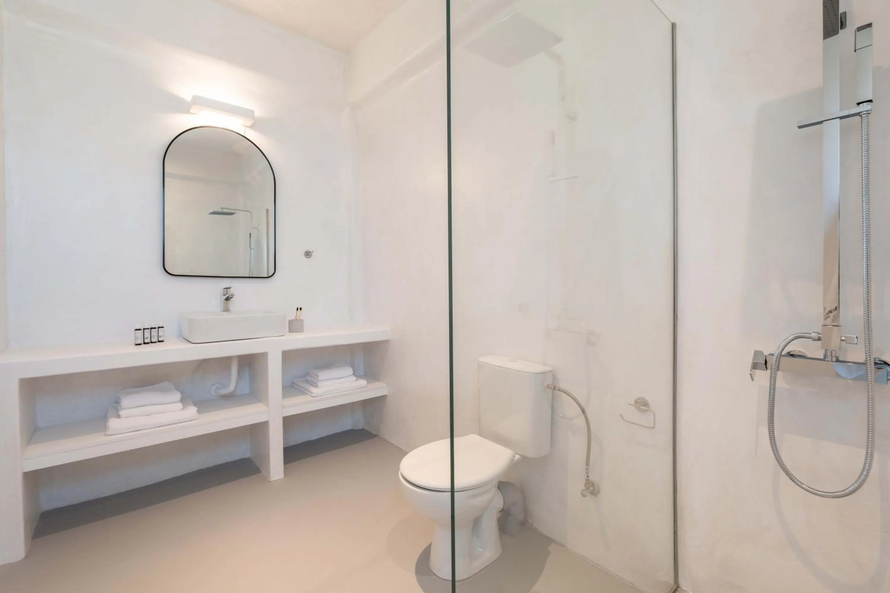 Toilet in Aura Villas Tinos