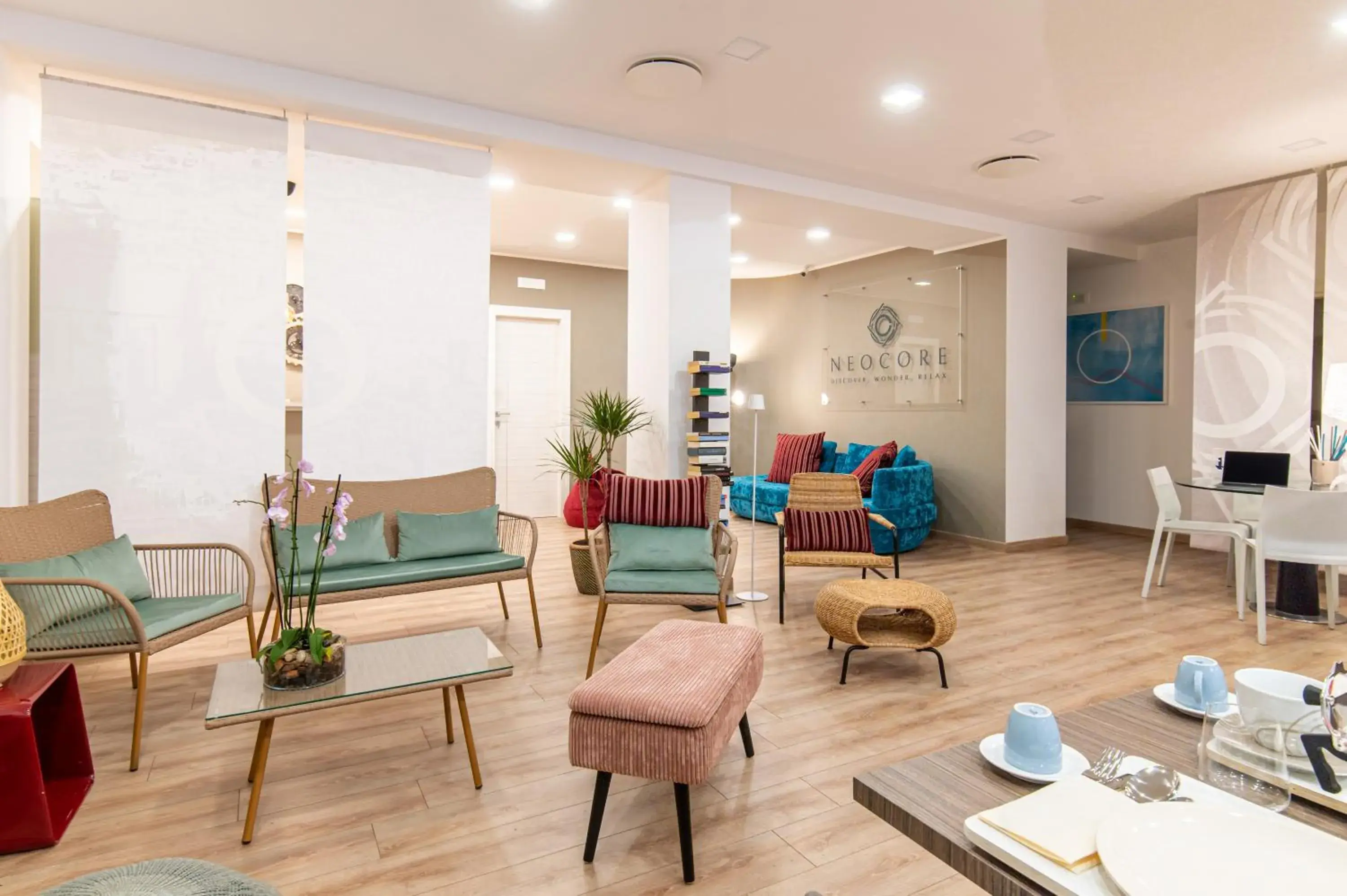 Restaurant/places to eat in Neocore Restaurant/places to eat in Neocore