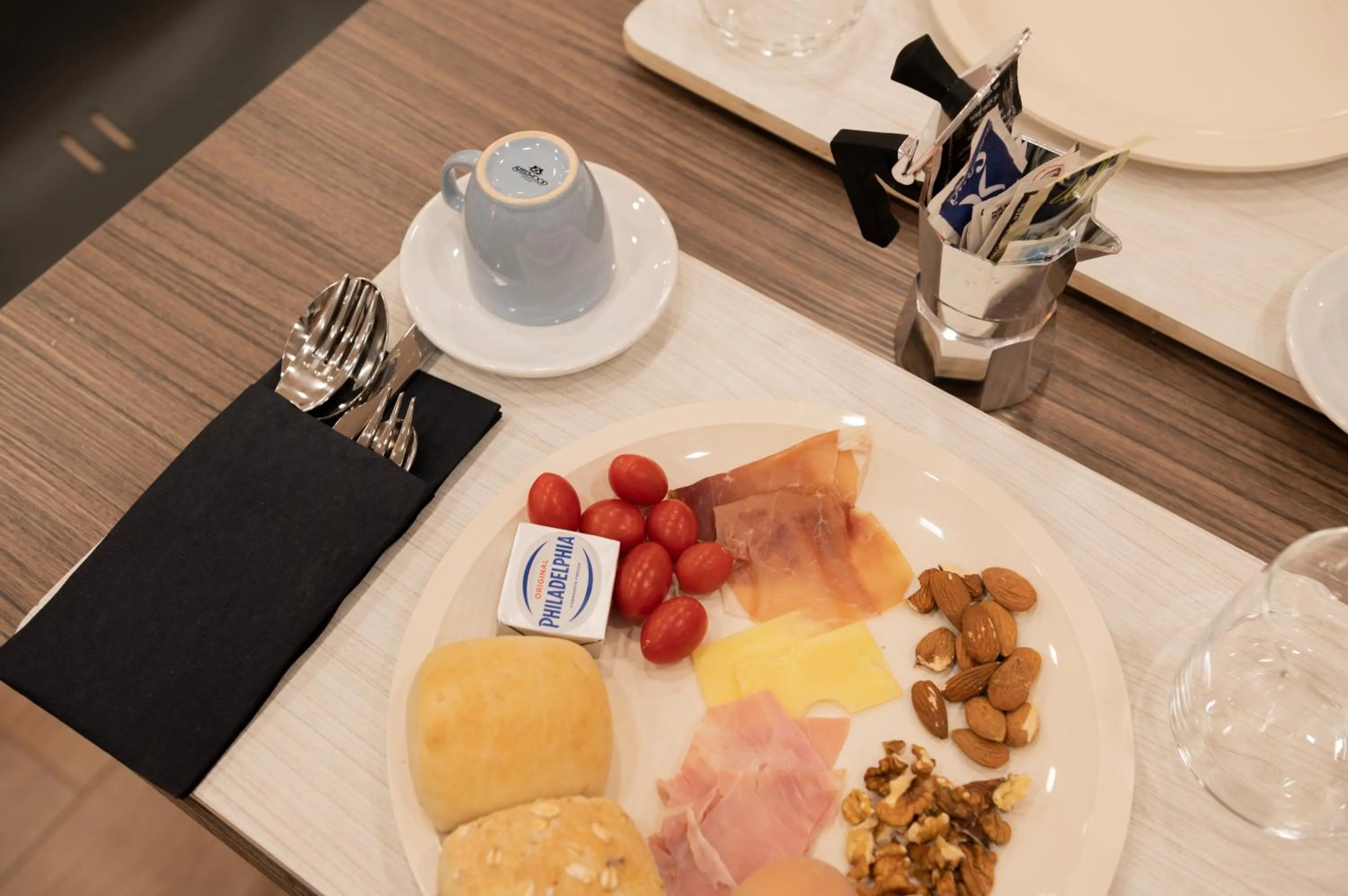 Continental breakfast in Neocore