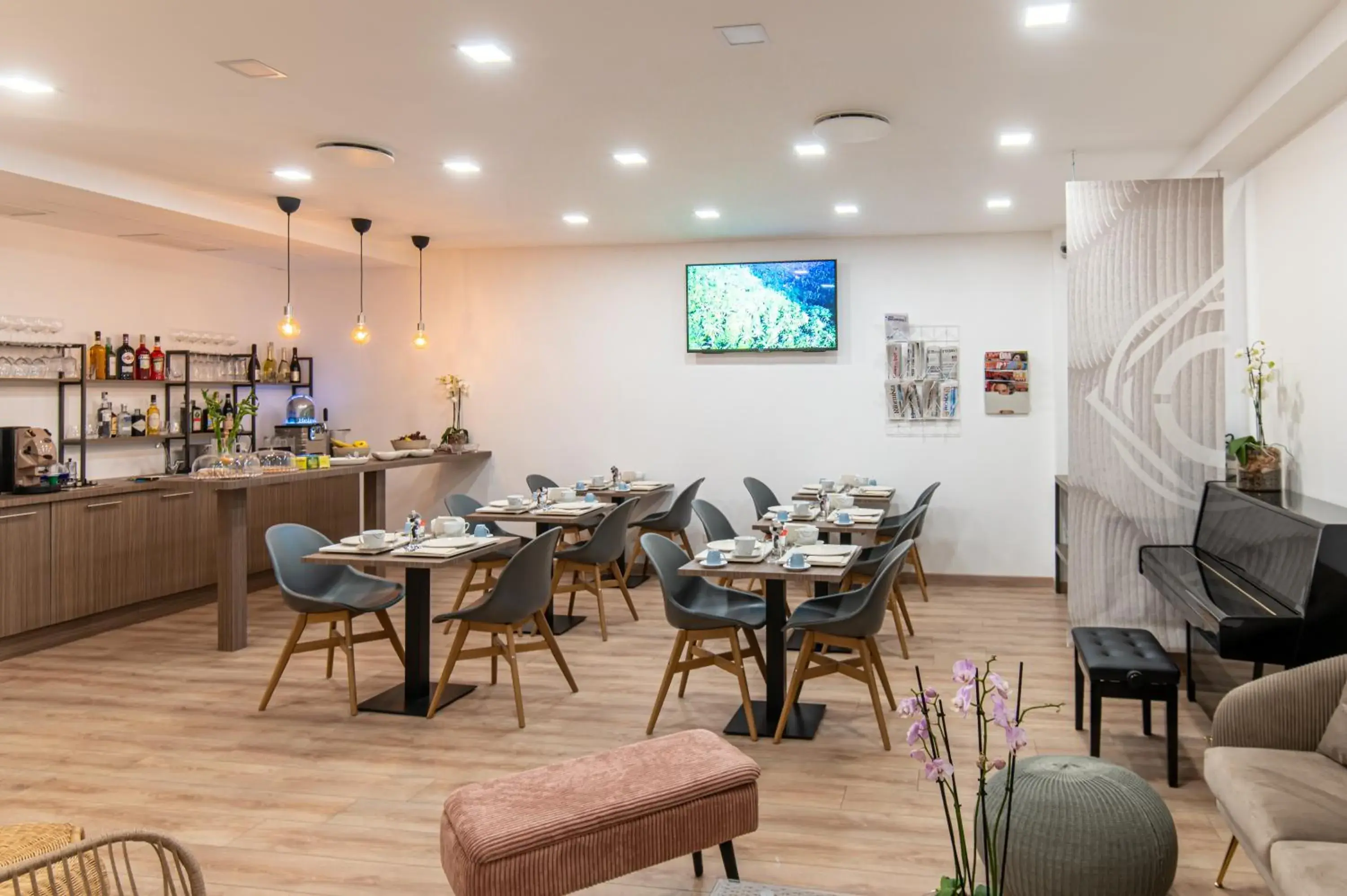 Restaurant/places to eat in Neocore Restaurant/places to eat in Neocore