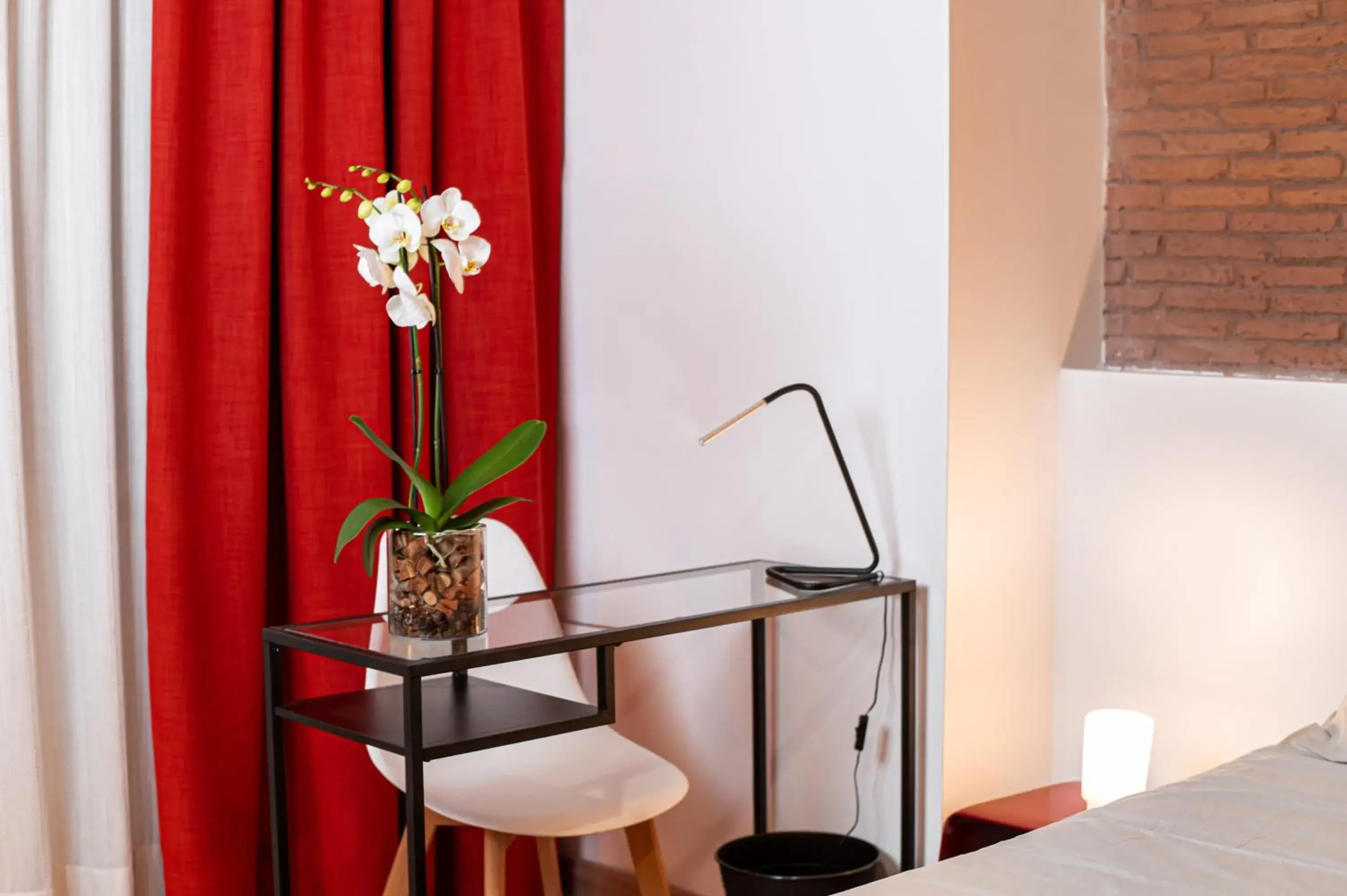 hair dresser, Bed in Neocore hair dresser, Bed in Neocore