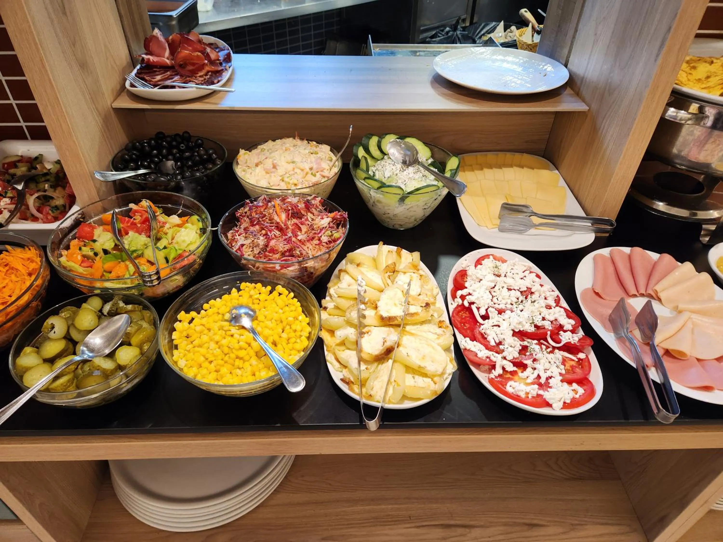 Breakfast in Carine Hotel Centar