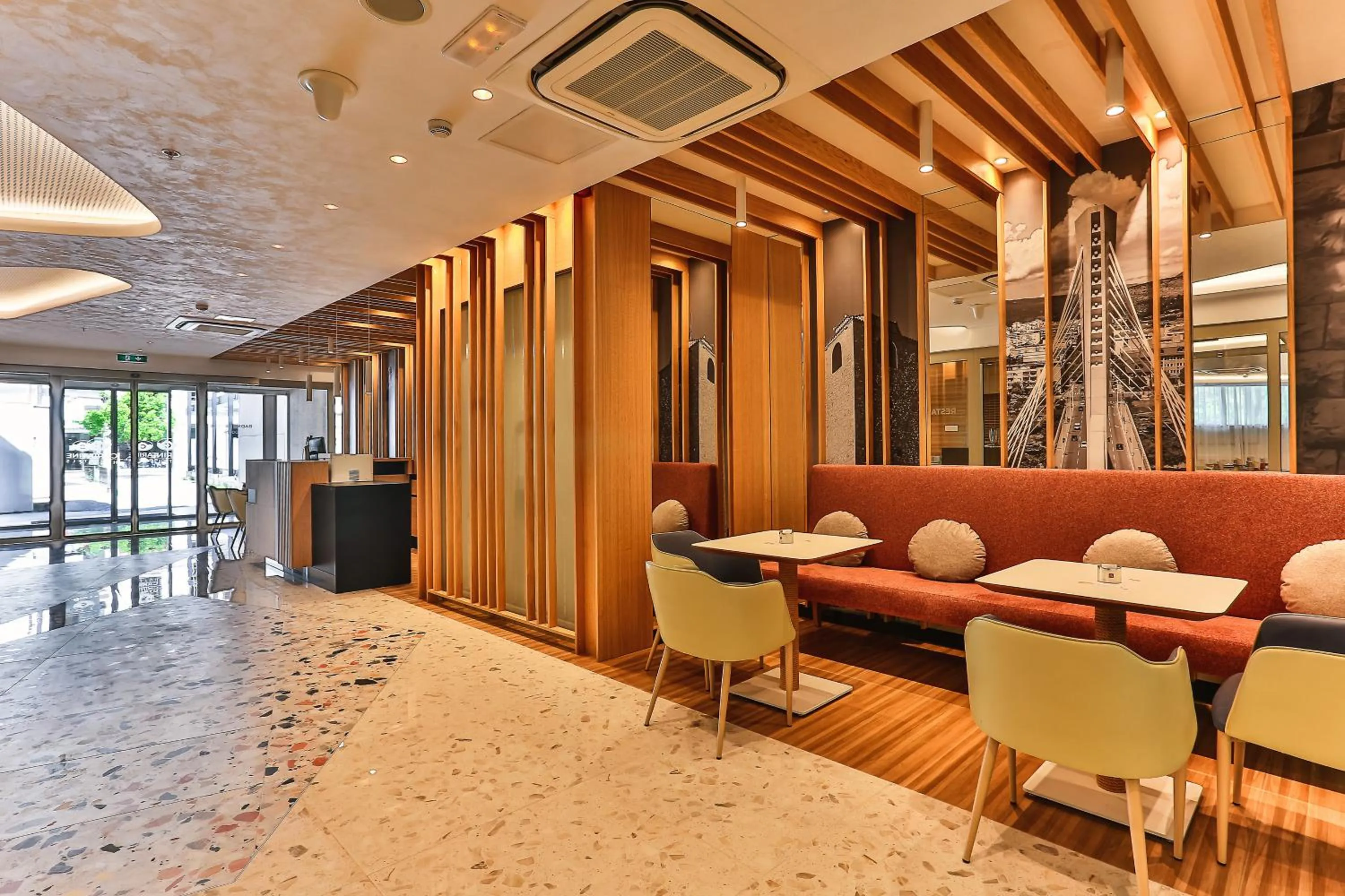 Lobby or reception in Carine Hotel Centar