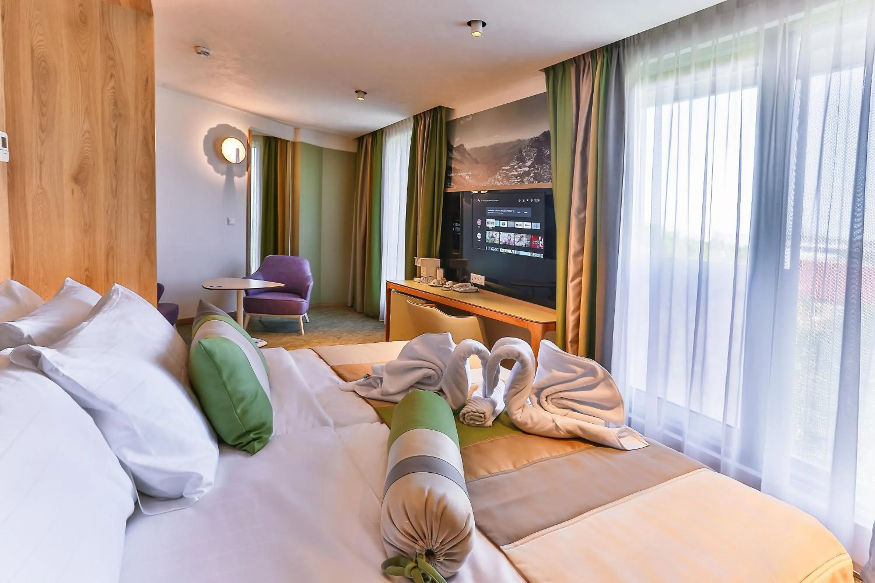 Bed in Carine Hotel Centar