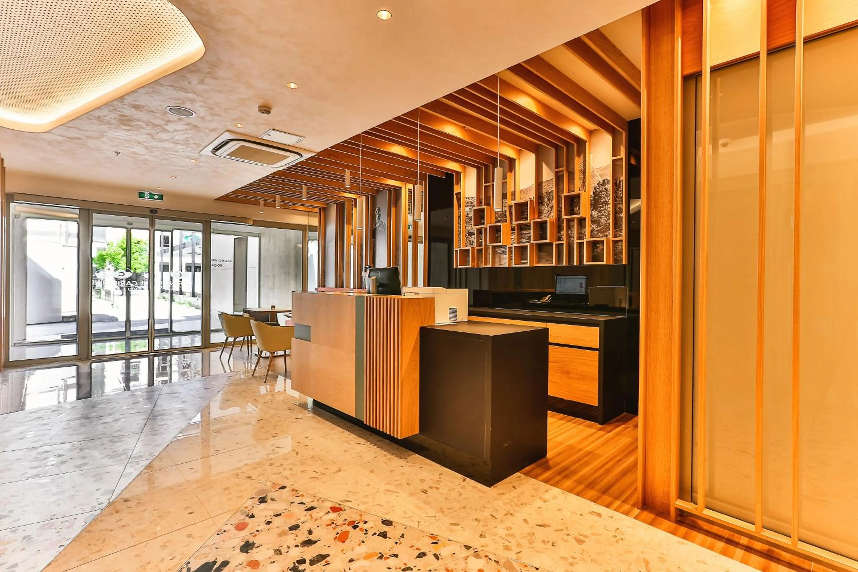 Lobby or reception in Carine Hotel Centar