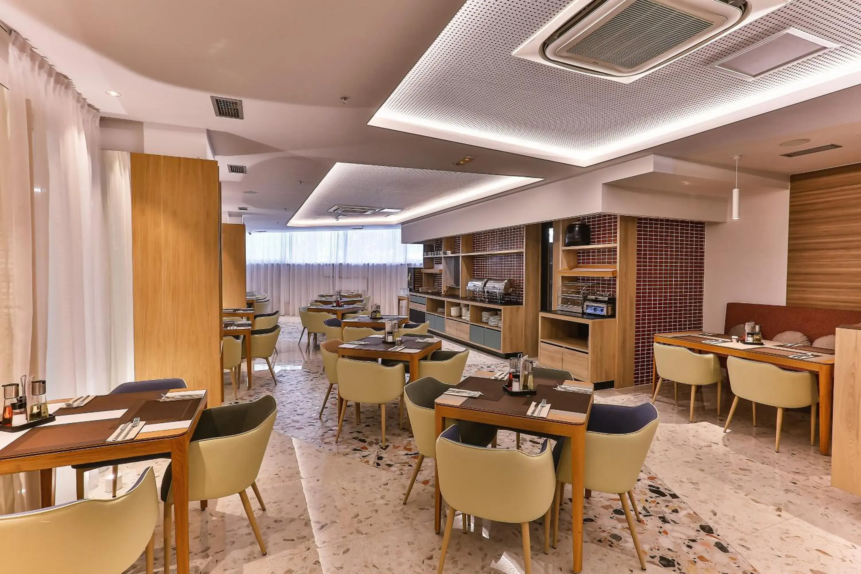 Restaurant/places to eat in Carine Hotel Centar Restaurant/places to eat in Carine Hotel Centar