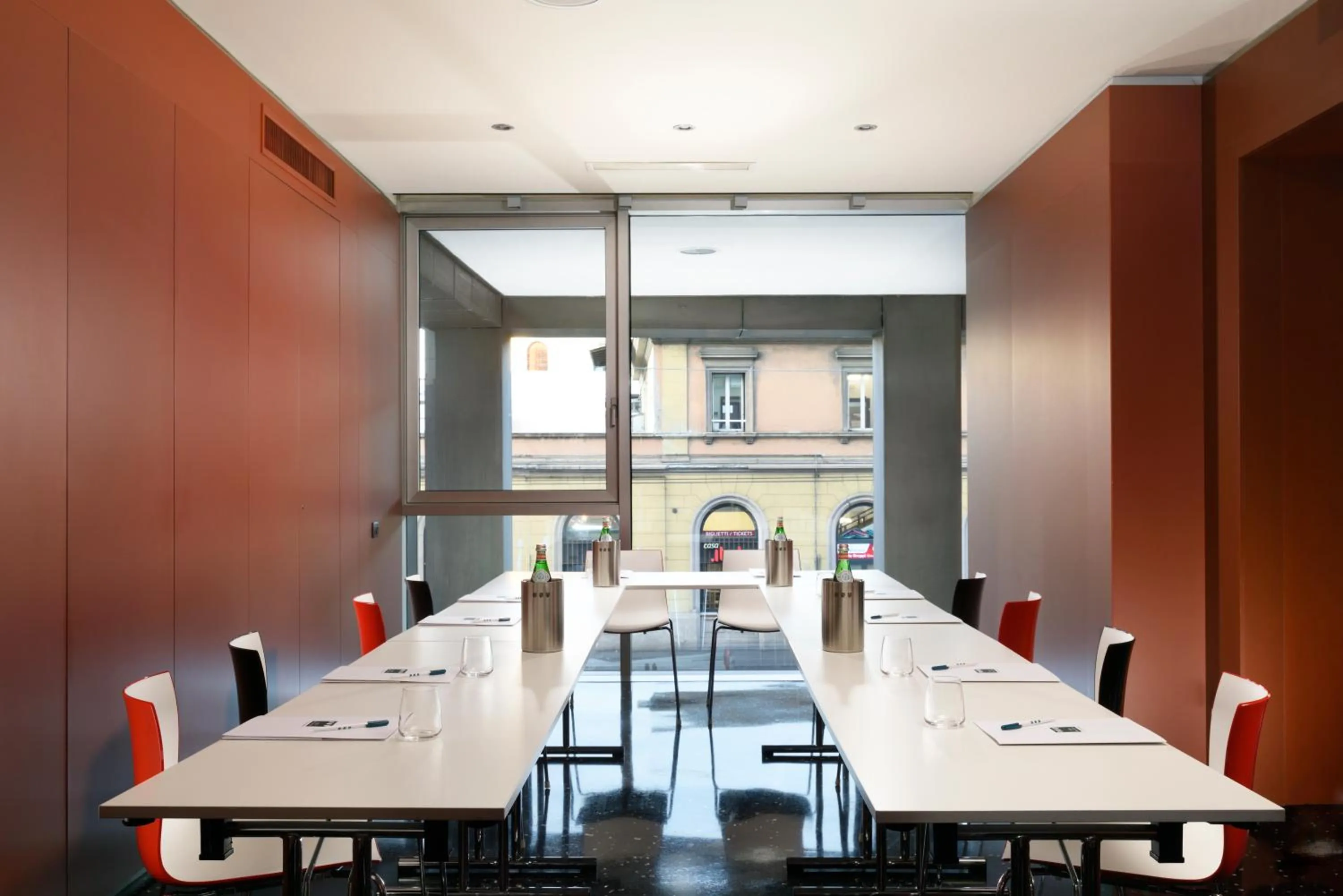 Business facilities in UNA Hotels Bologna Centro