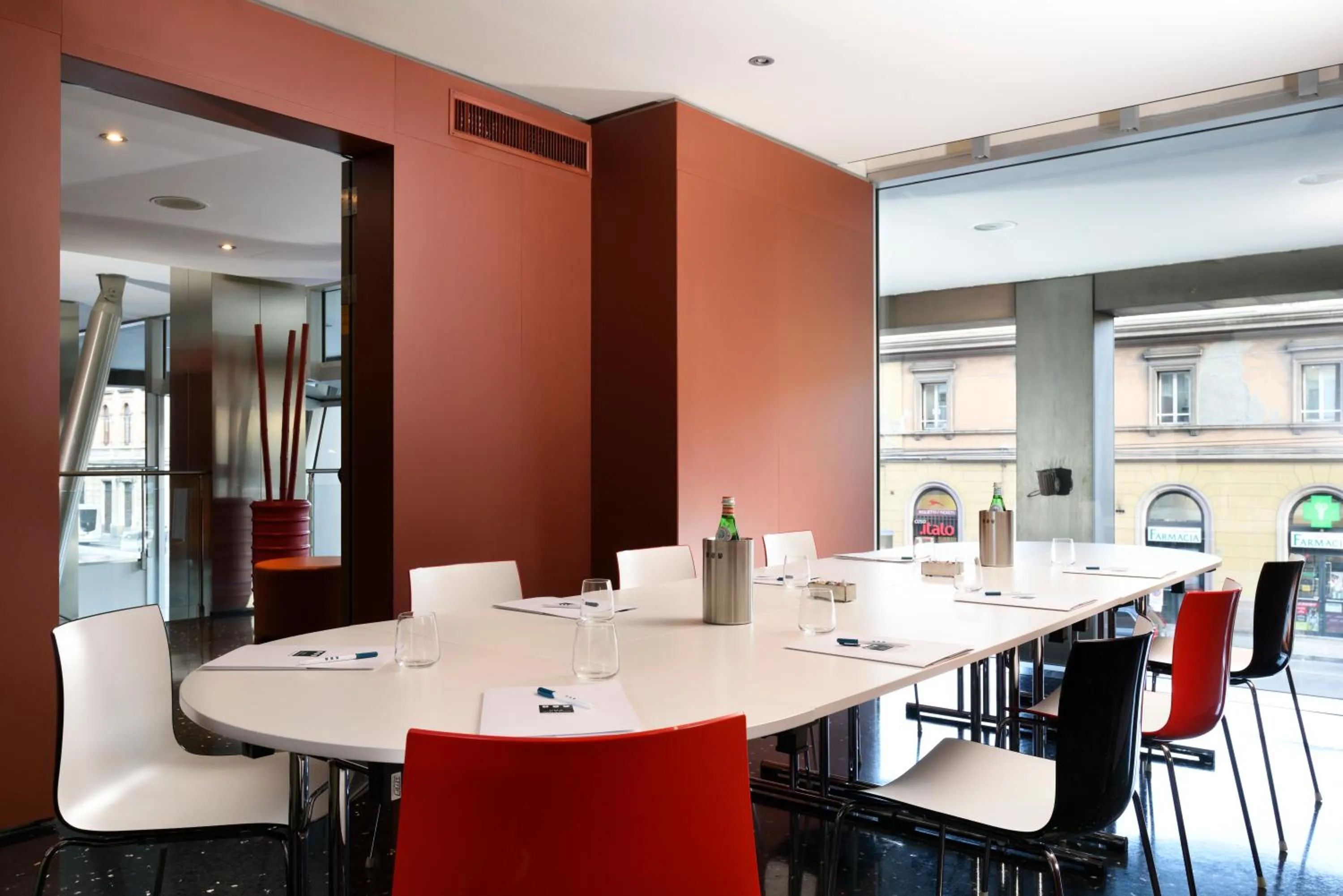 Business facilities in UNA Hotels Bologna Centro