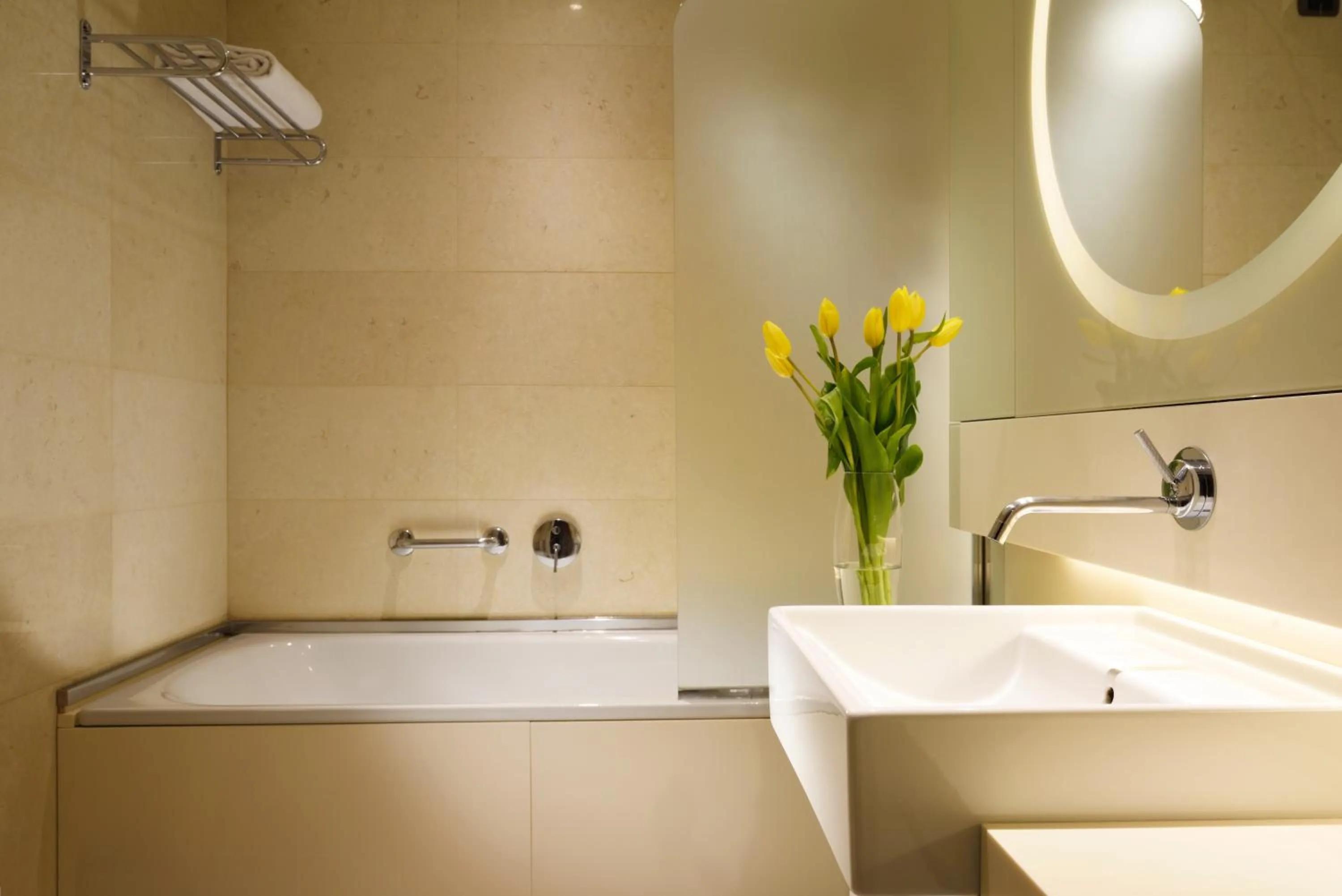 Bathroom in UNA Hotels Bologna Centro