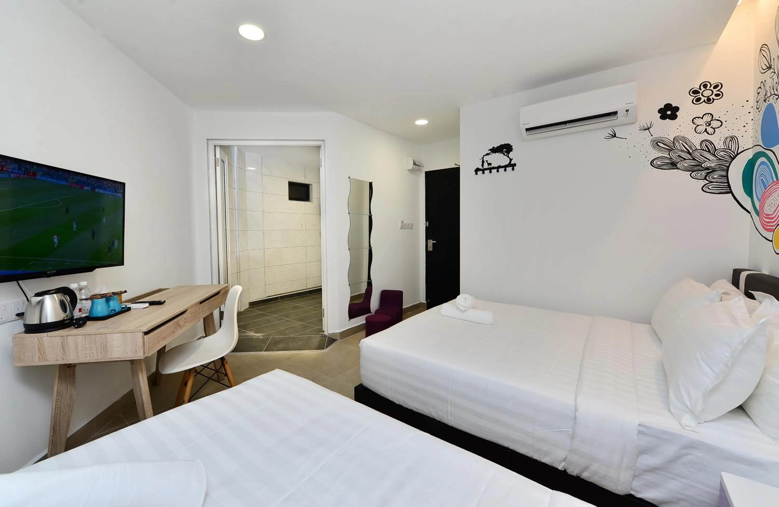 Photo of the whole room, Bed in Smile Hotel Shah Alam Seksyen 9