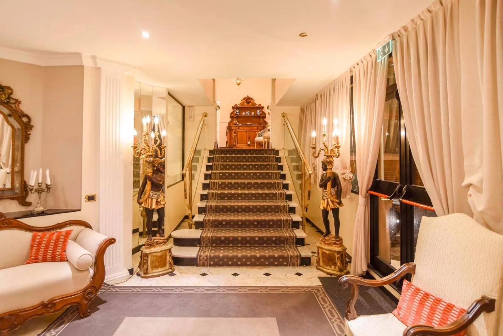 Seating area in Hotel Jolanda