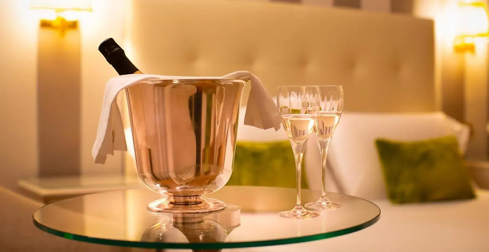 Food and drinks in Hotel Jolanda Food and drinks in Hotel Jolanda