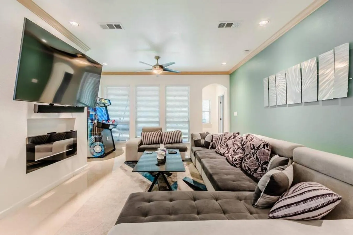 Living room in Gorgeous Downtown 4 Bedroom