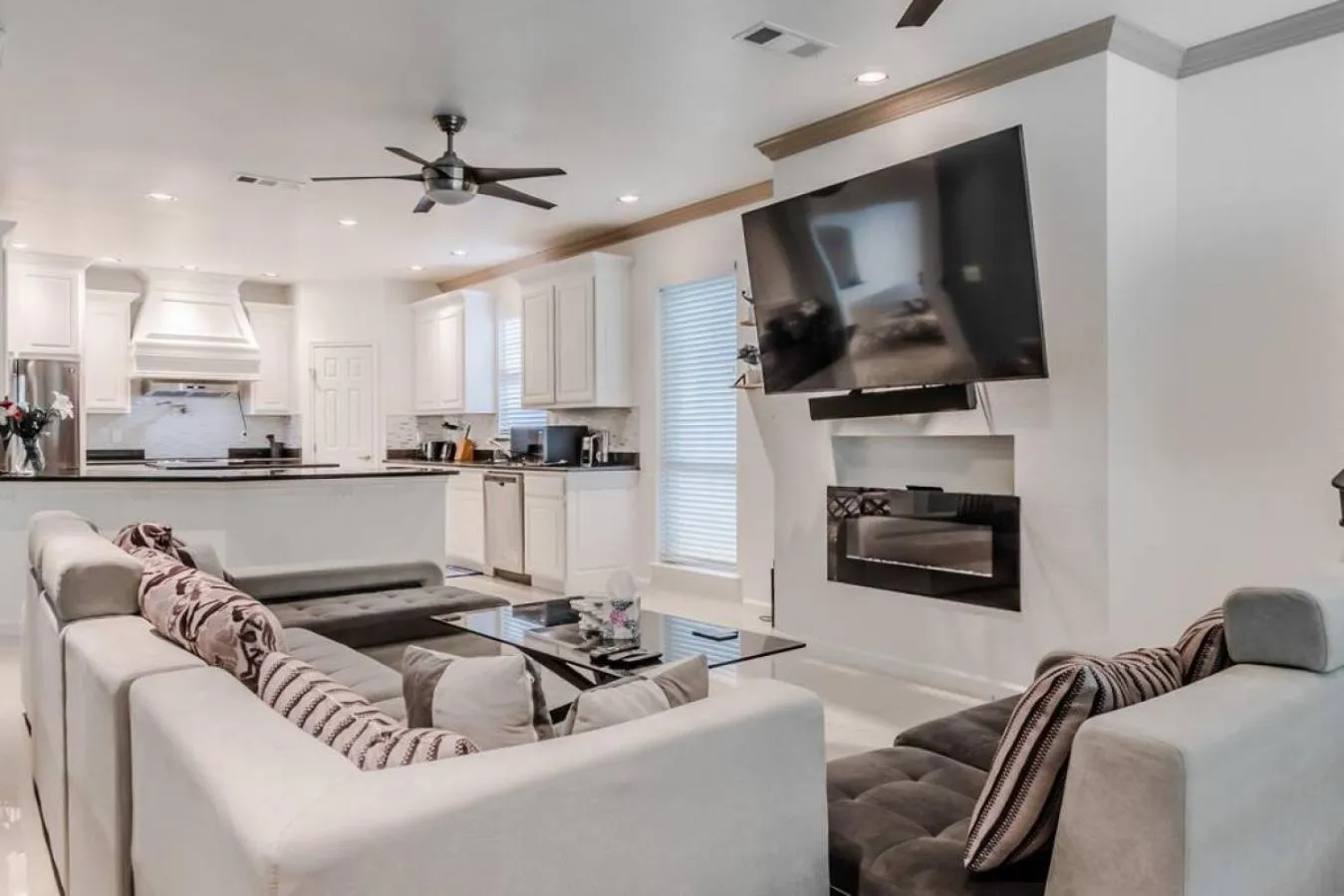 Living room in Gorgeous Downtown 4 Bedroom