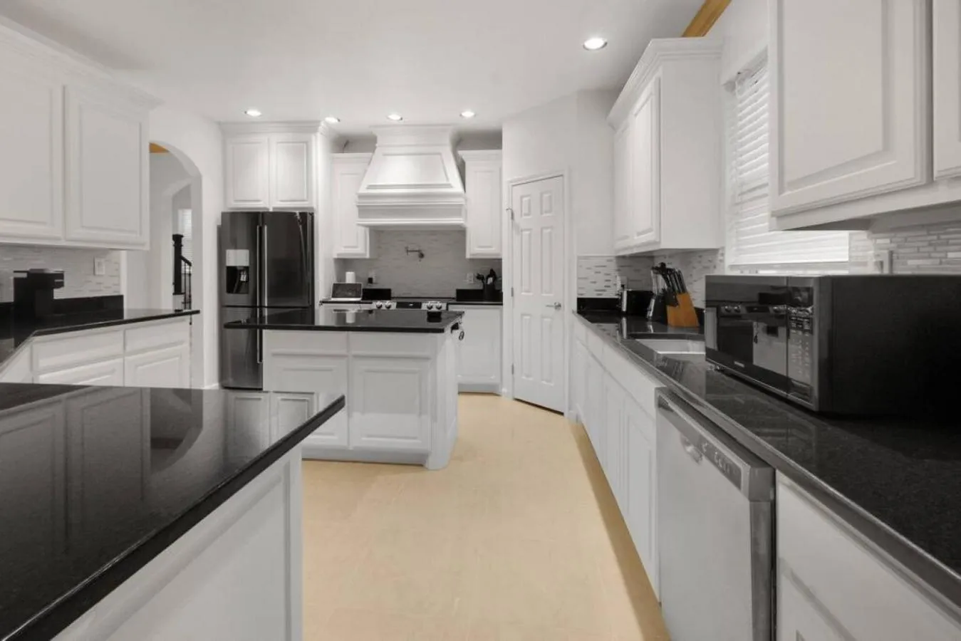 Kitchen or kitchenette in Gorgeous Downtown 4 Bedroom
