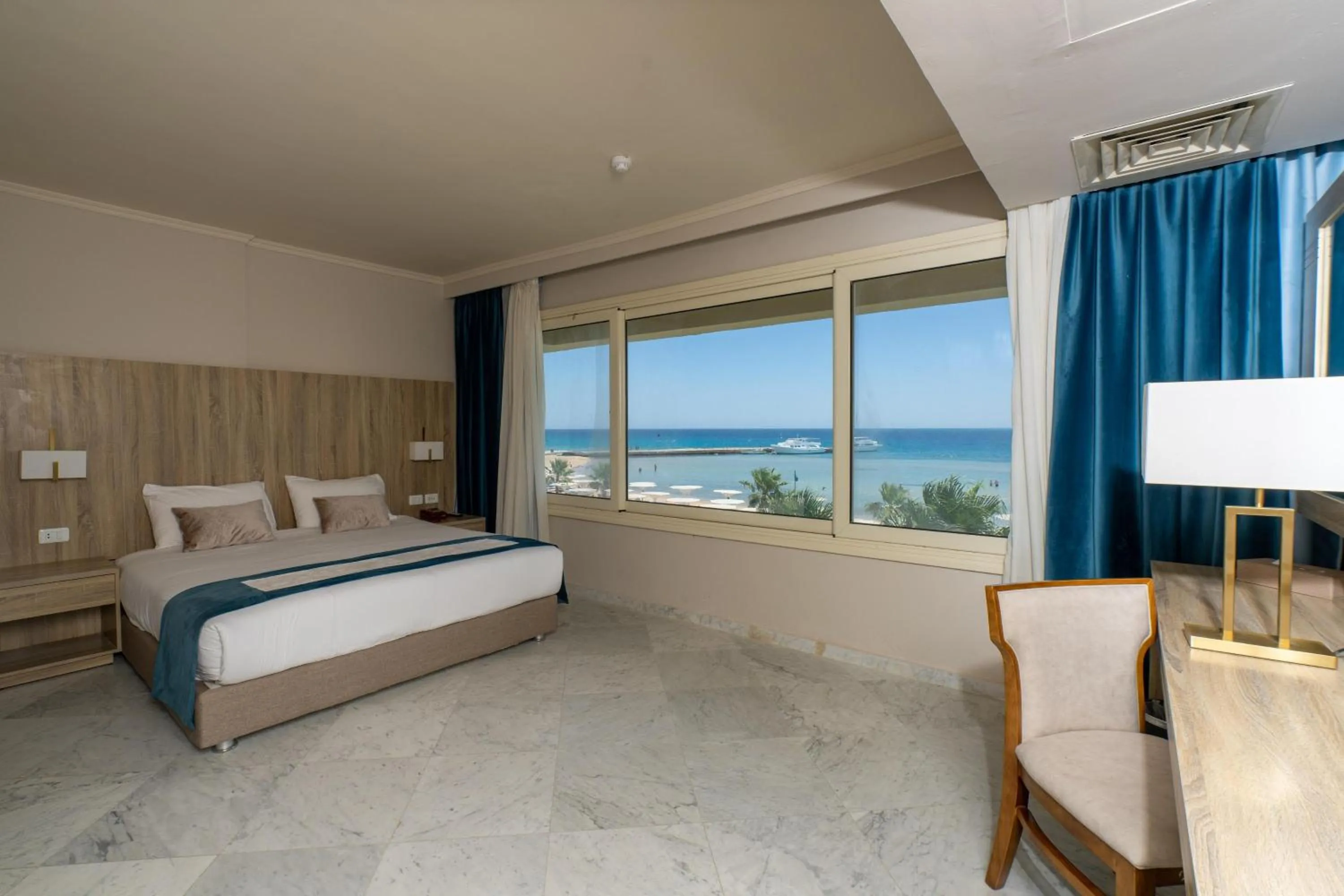 Photo of the whole room, Bed in Seven Seas Jolie Bay - Ultra All Inclusive