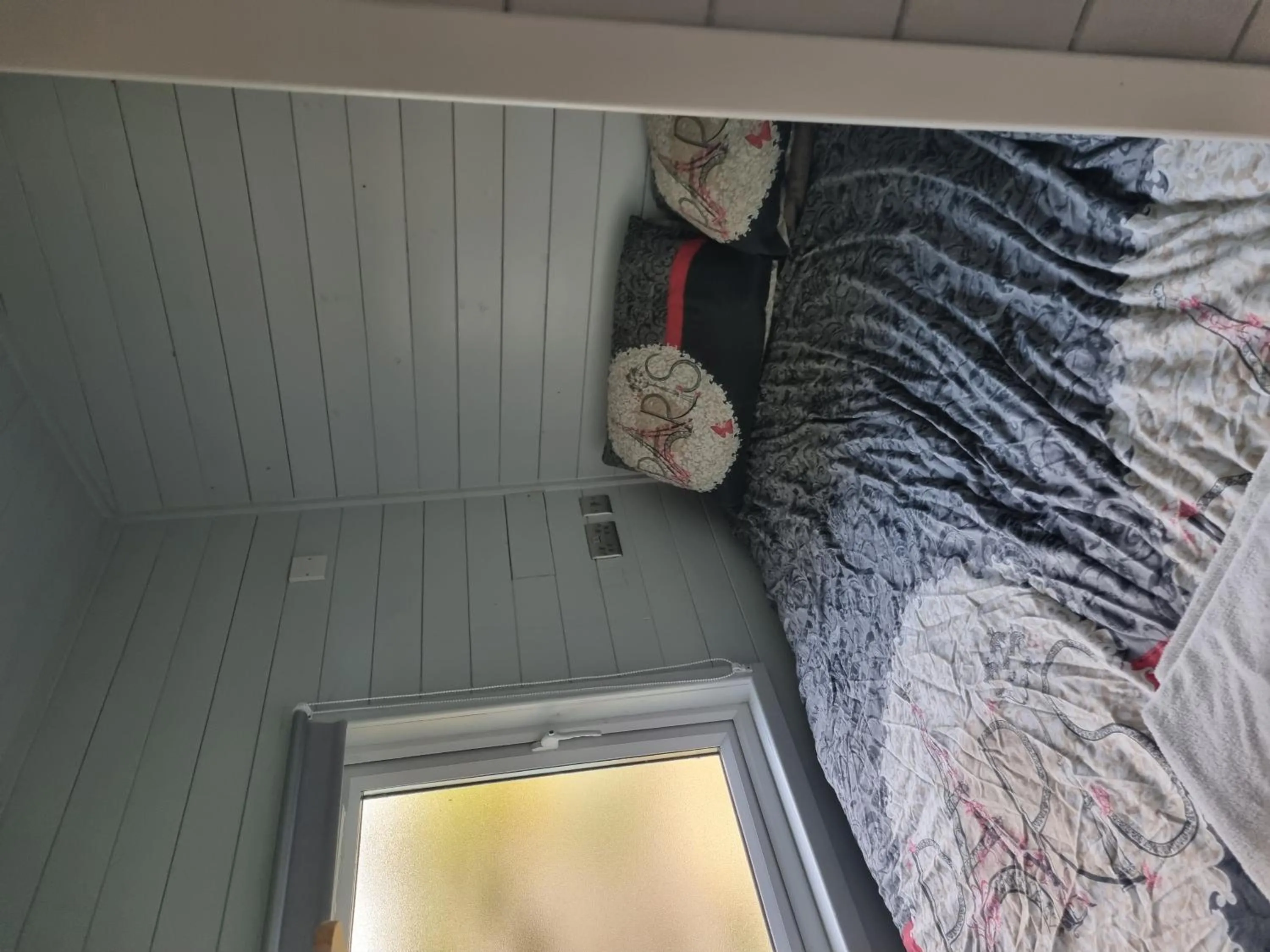 Glamping Hut - Riverview 3
