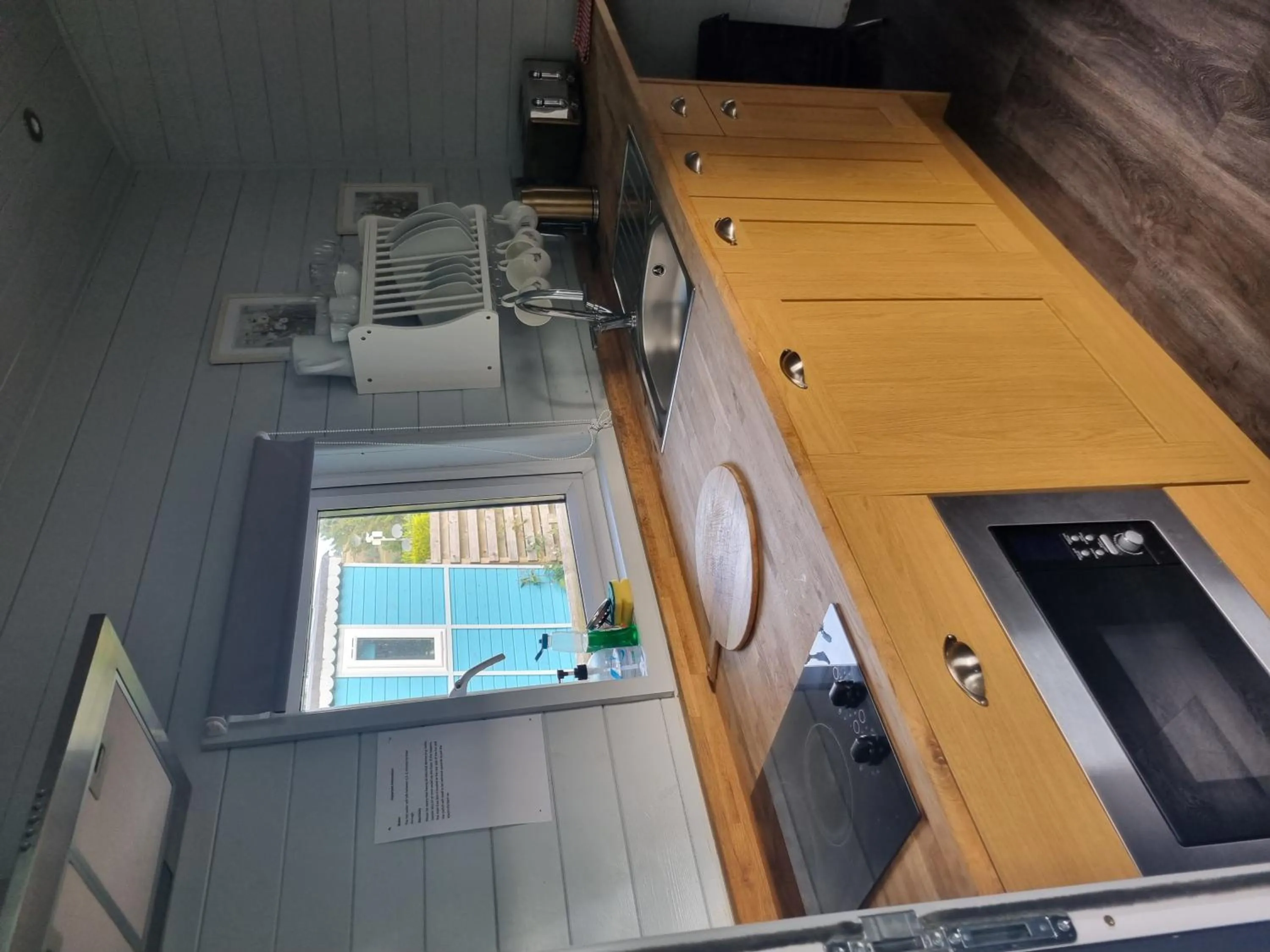 Glamping Hut - Riverview 3
