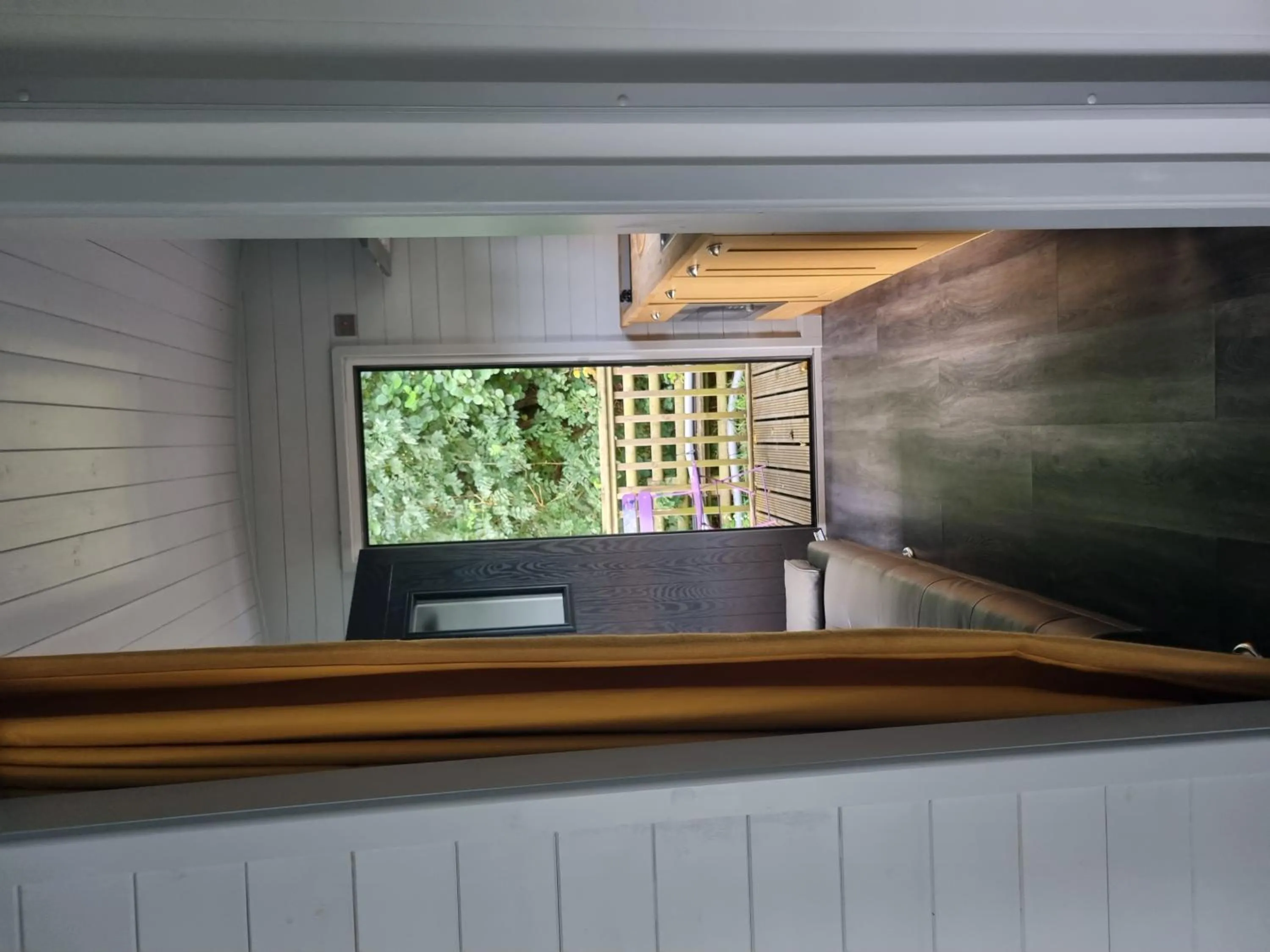 Glamping Hut - Riverview 3