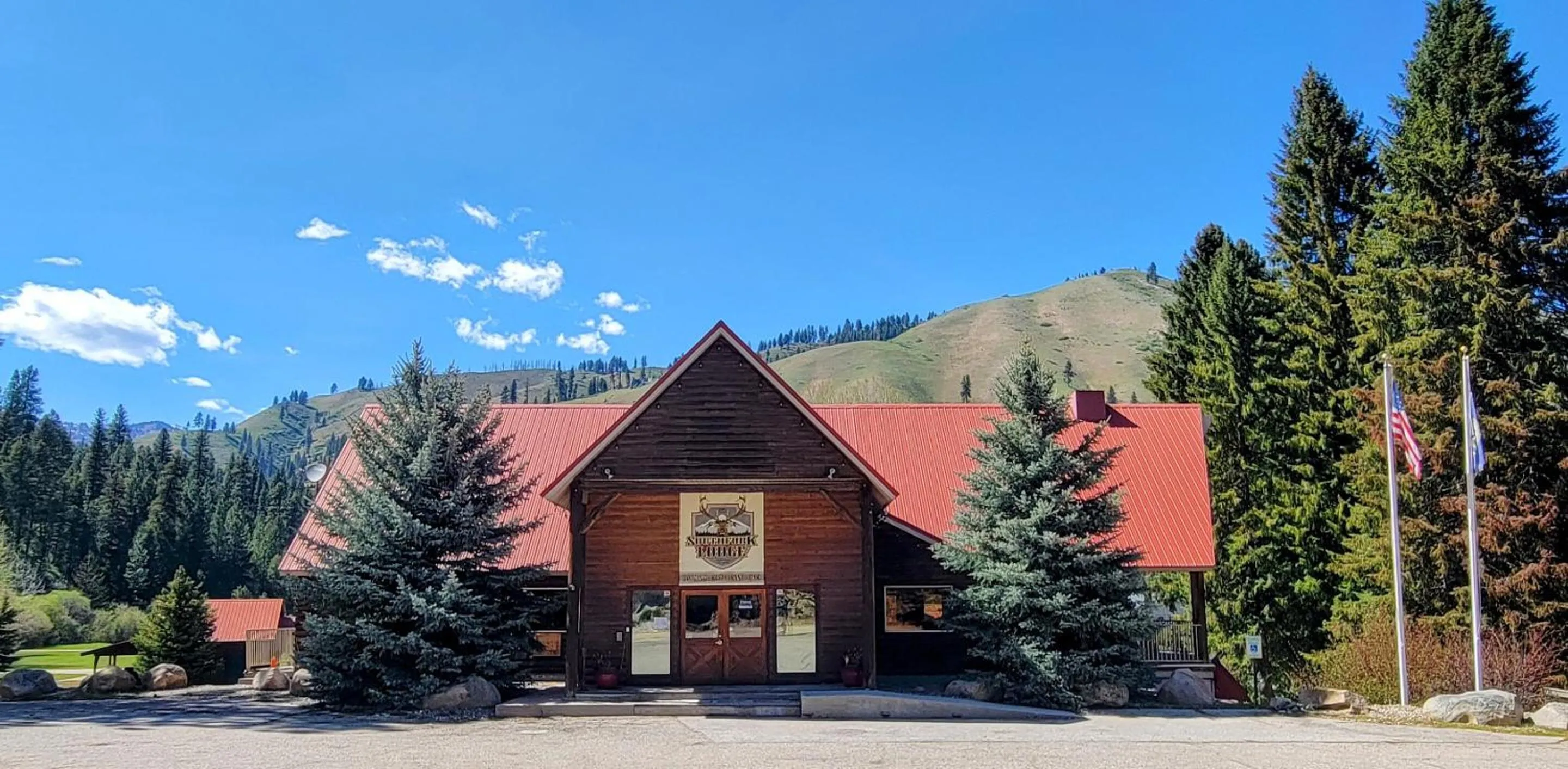 Facade/entrance in Southfork Lodge - Riverside Inn