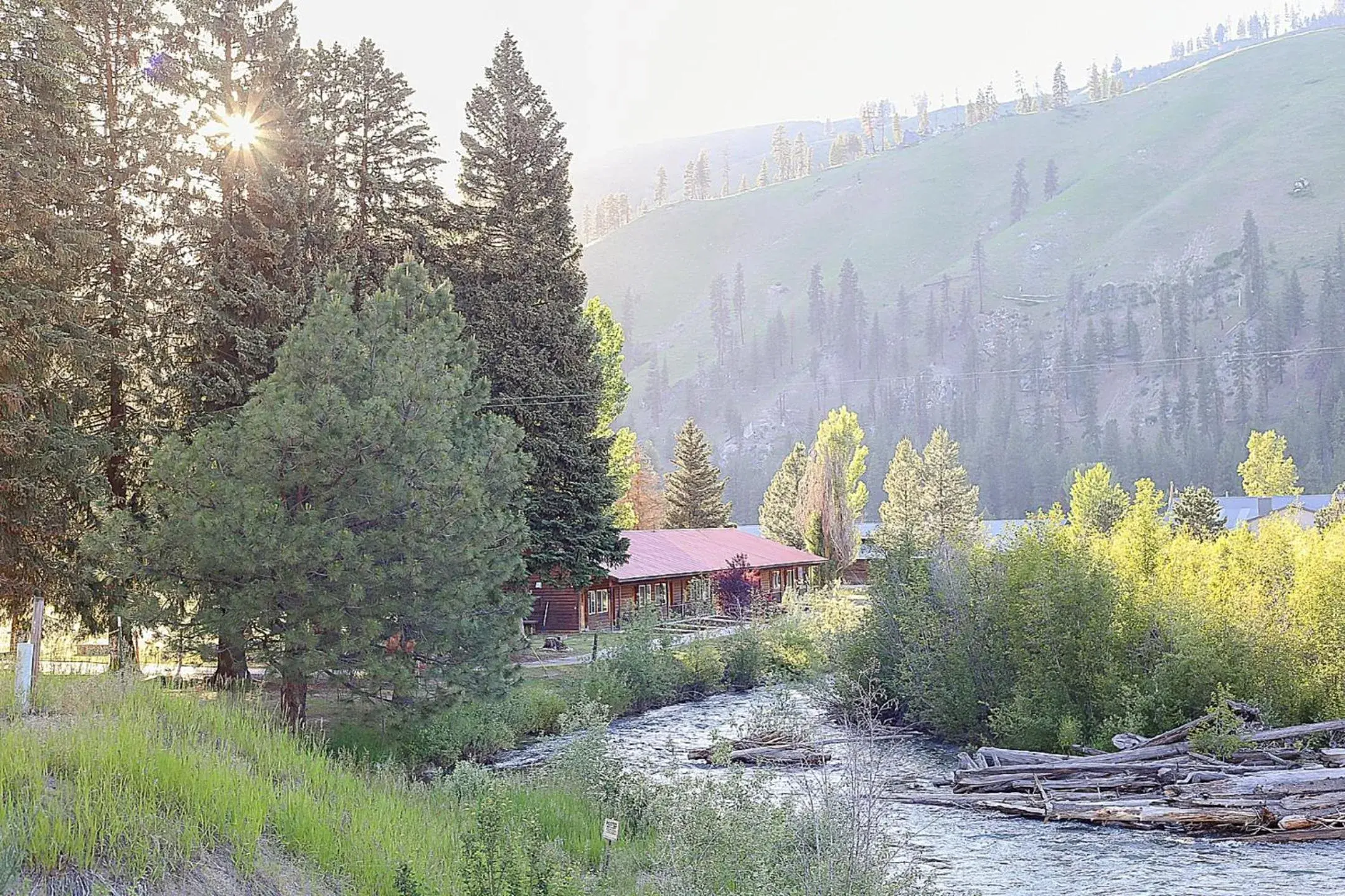 Bedroom in Southfork Lodge - Riverside Inn Bedroom in Southfork Lodge - Riverside Inn