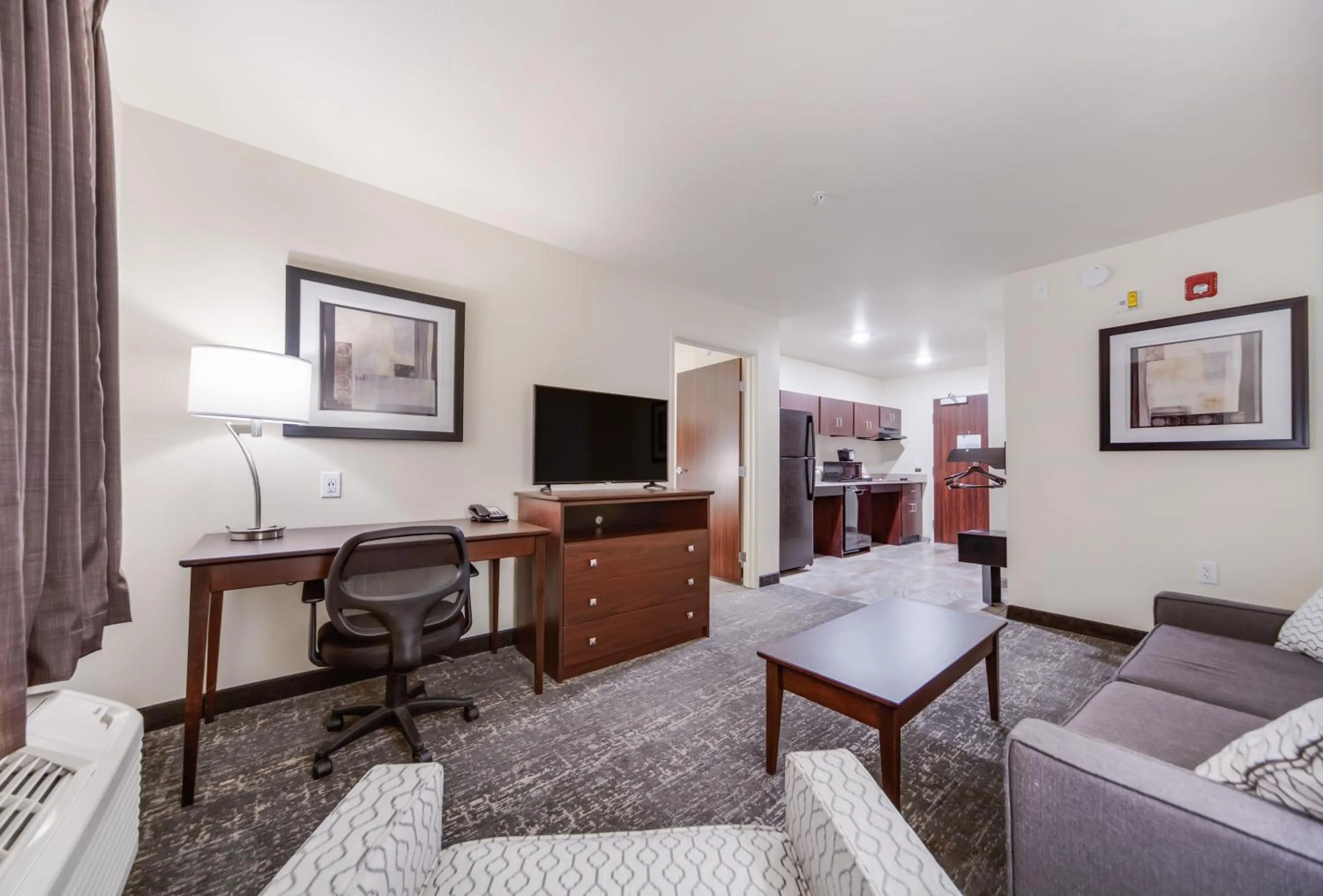 Living room, Bed in Cobblestone Inn & Suites-Fremont