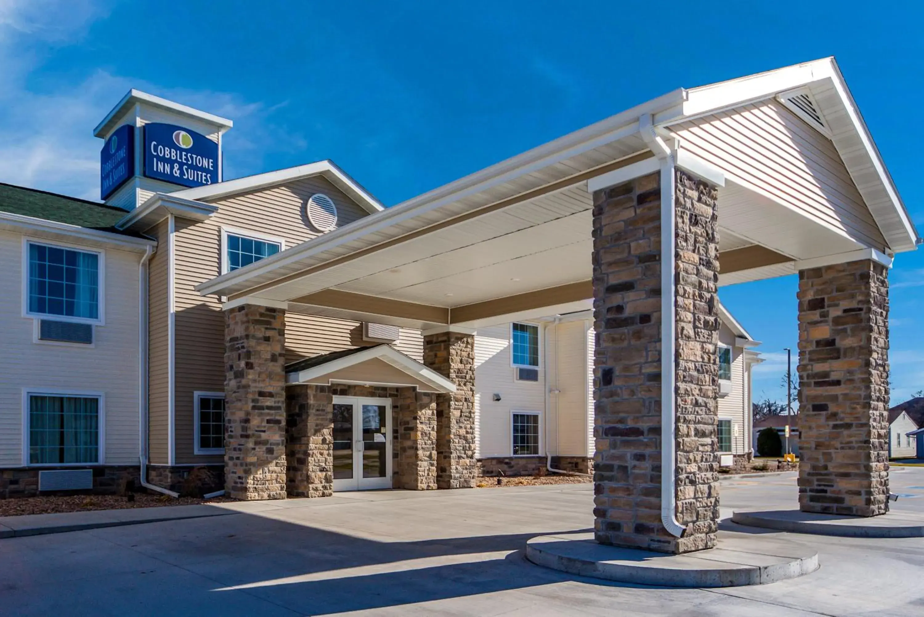 Property building in Cobblestone Inn & Suites-Fremont Property building in Cobblestone Inn & Suites-Fremont