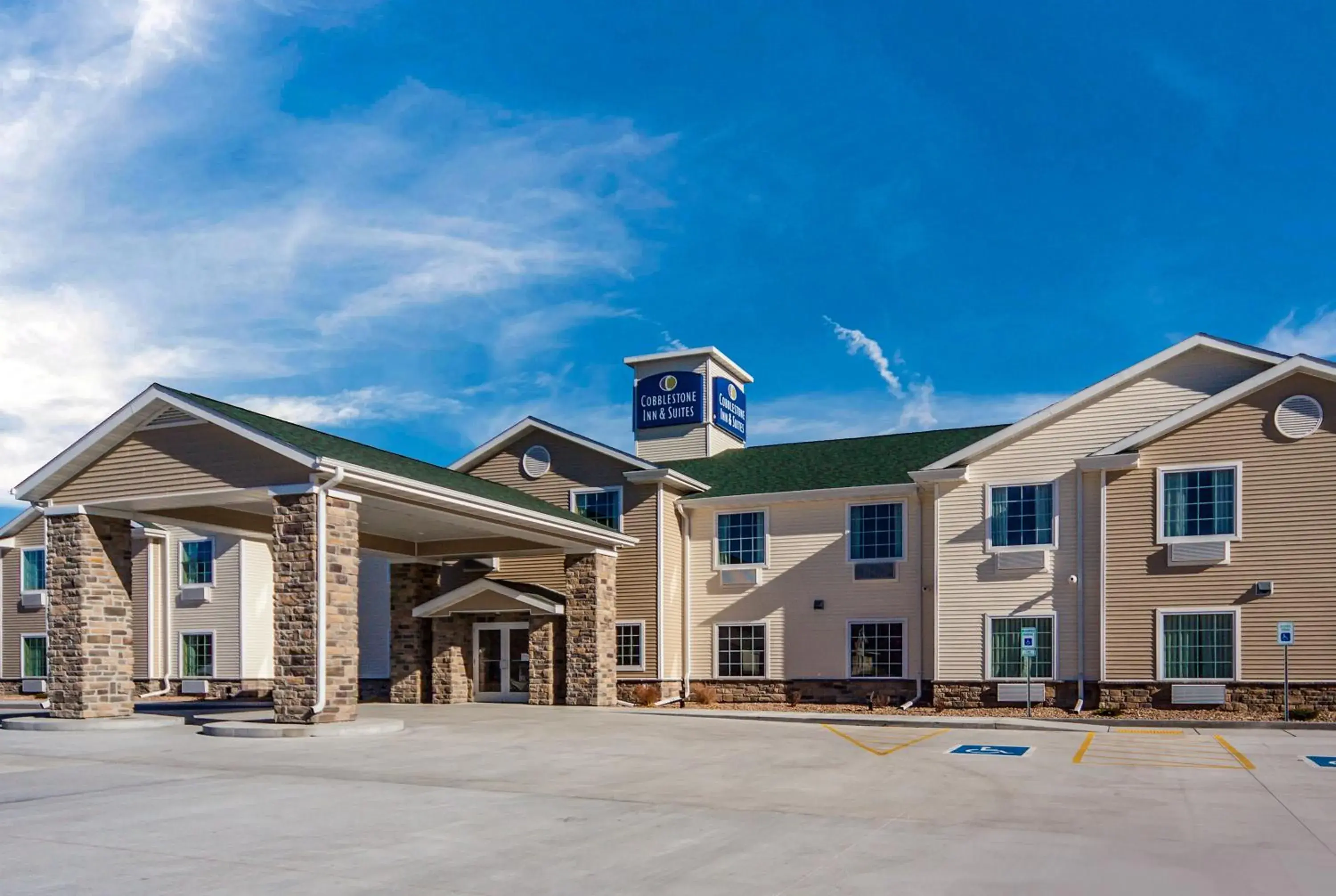 Property building in Cobblestone Inn & Suites-Fremont Property building in Cobblestone Inn & Suites-Fremont
