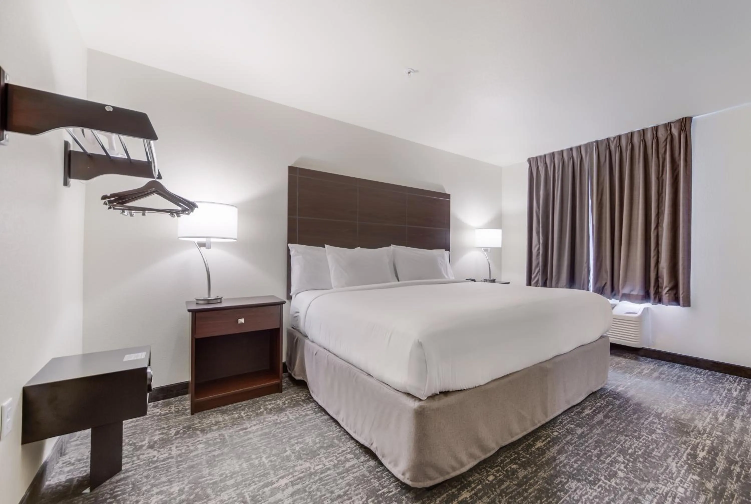 Bed in Cobblestone Inn & Suites-Fremont