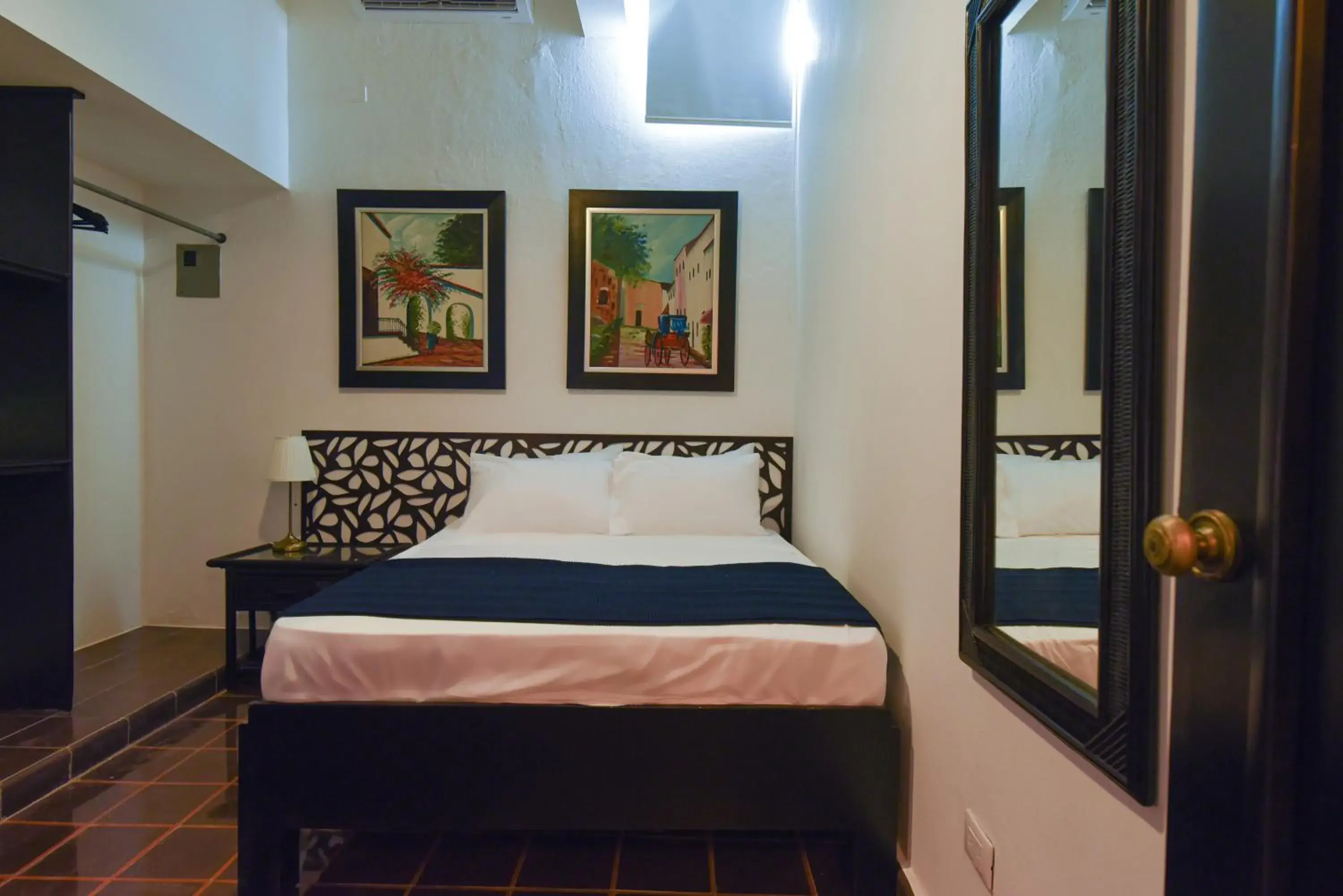 Standard Queen Room in PH 19 Guesthouse Hotel in Gazcue Standard Queen Room in PH 19 Guesthouse Hotel in Gazcue