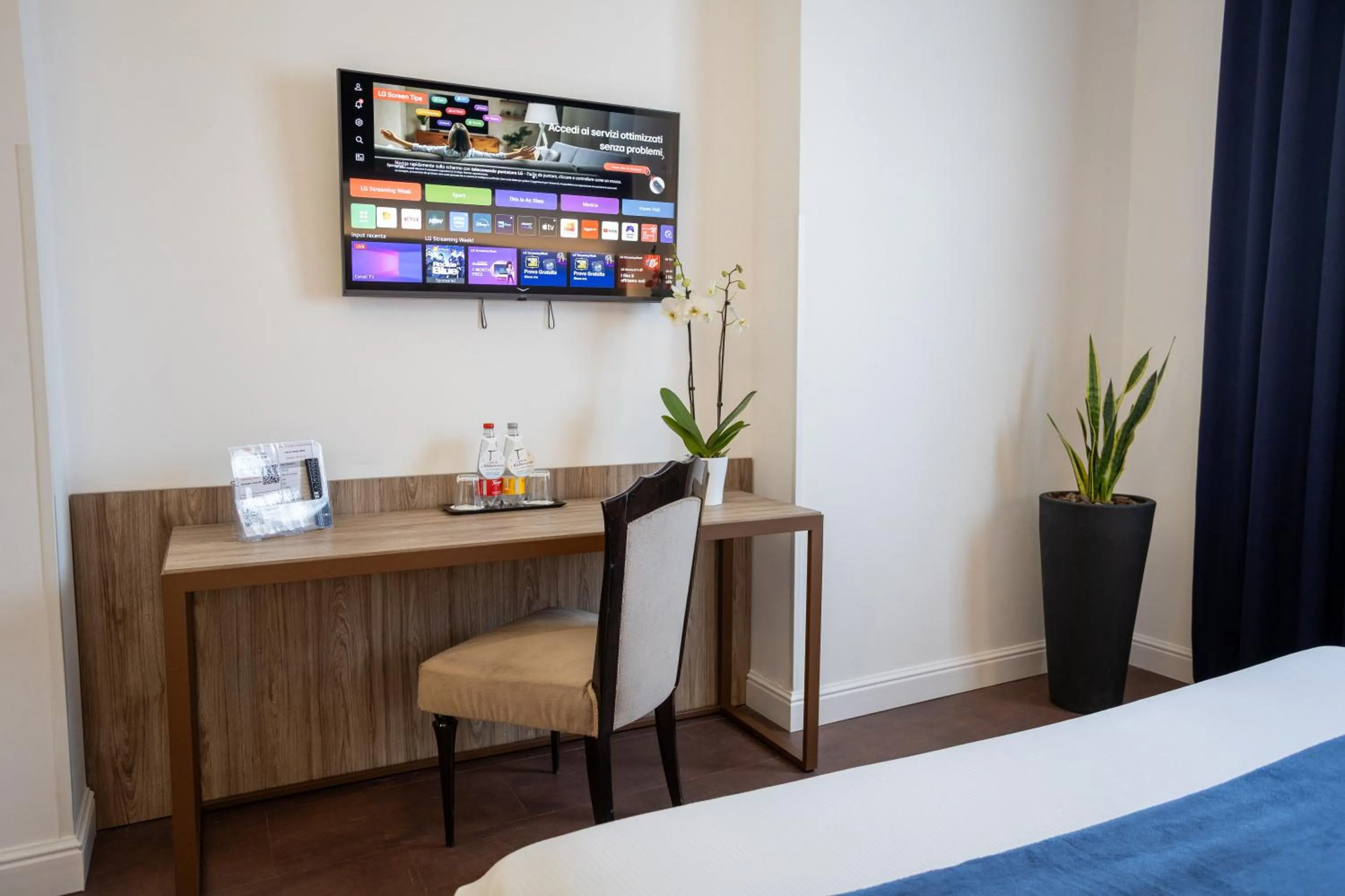 Bedroom, Bed in Grand Hotel Tiberio