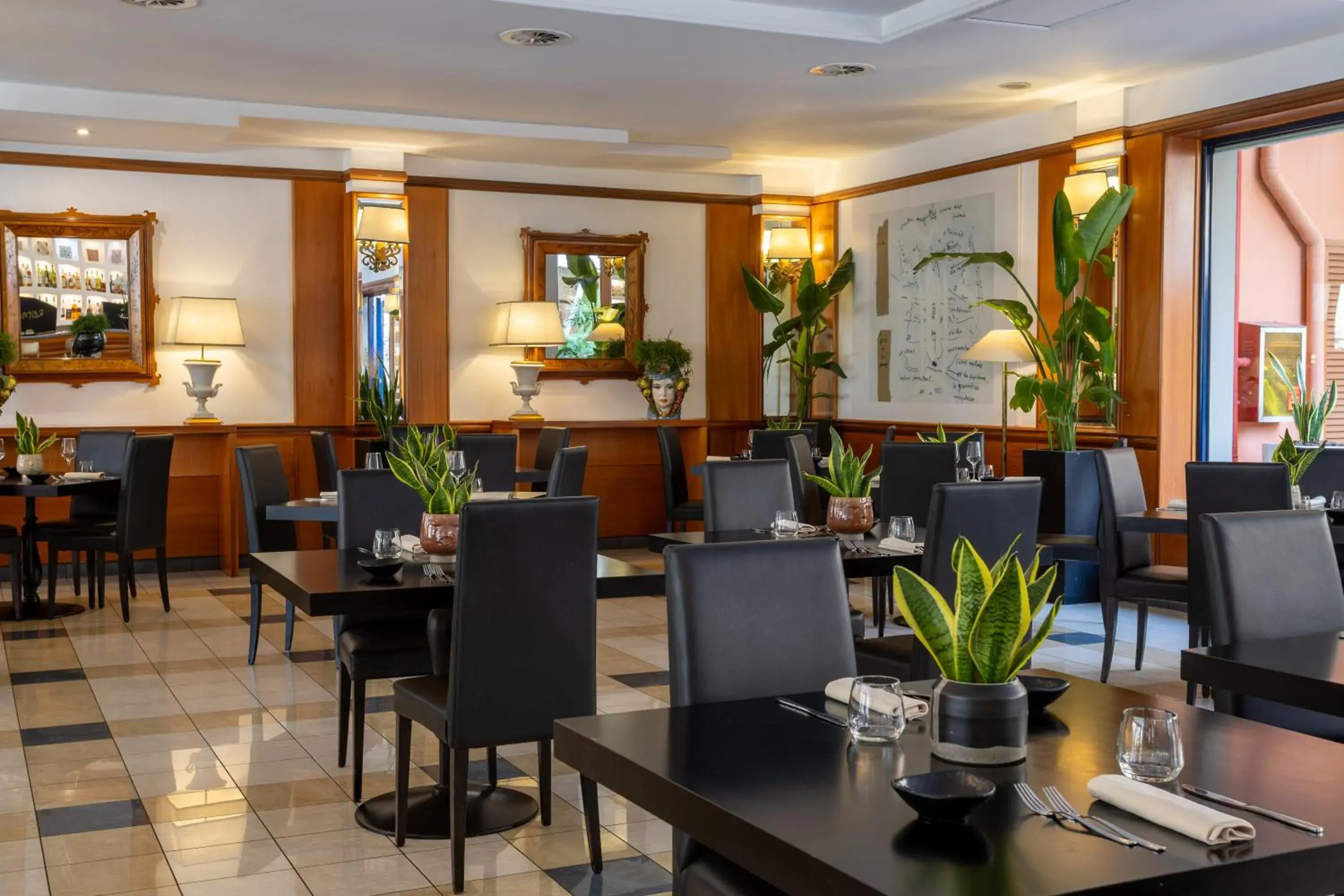 Restaurant/places to eat in Grand Hotel Tiberio Restaurant/places to eat in Grand Hotel Tiberio