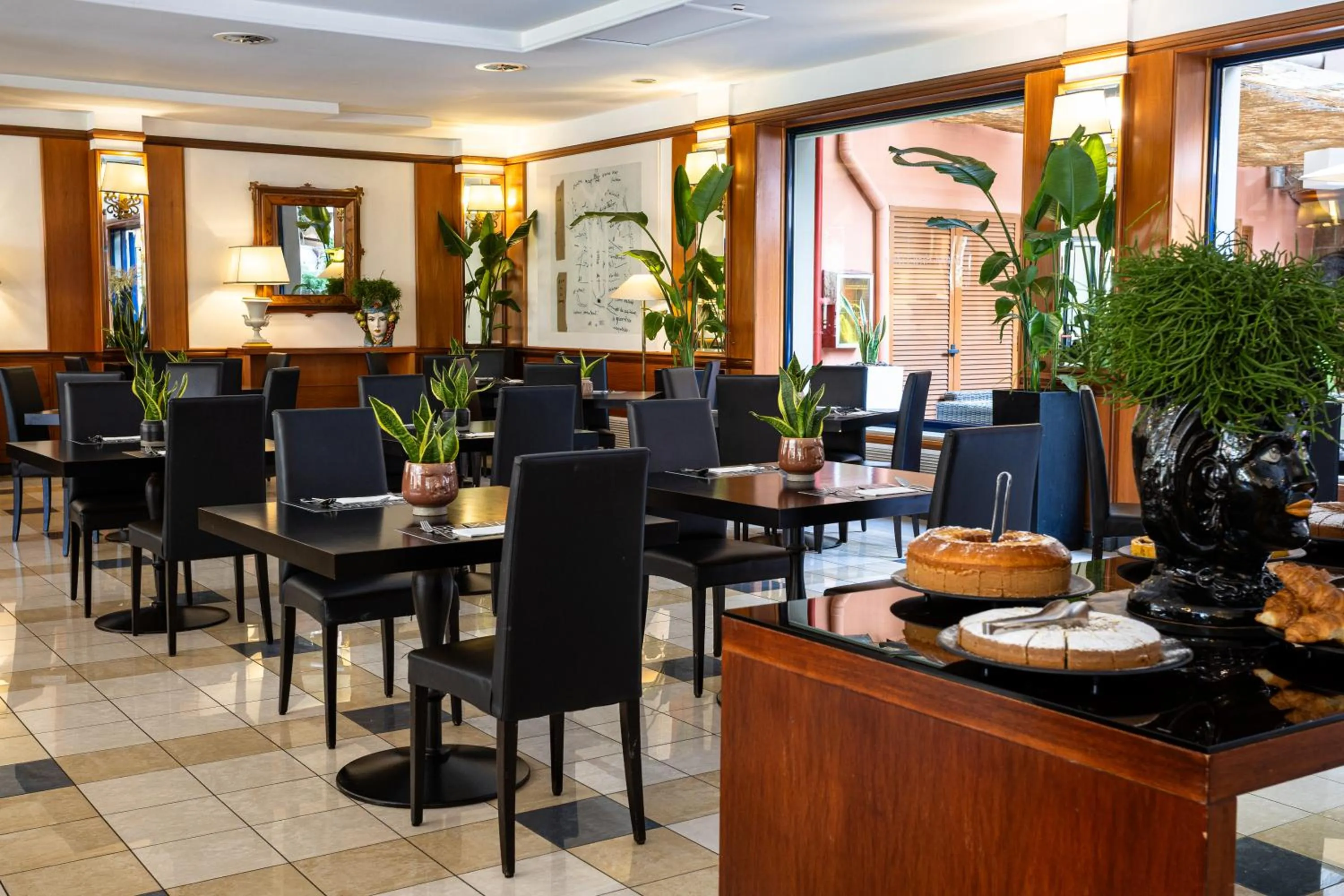 Restaurant/places to eat in Grand Hotel Tiberio