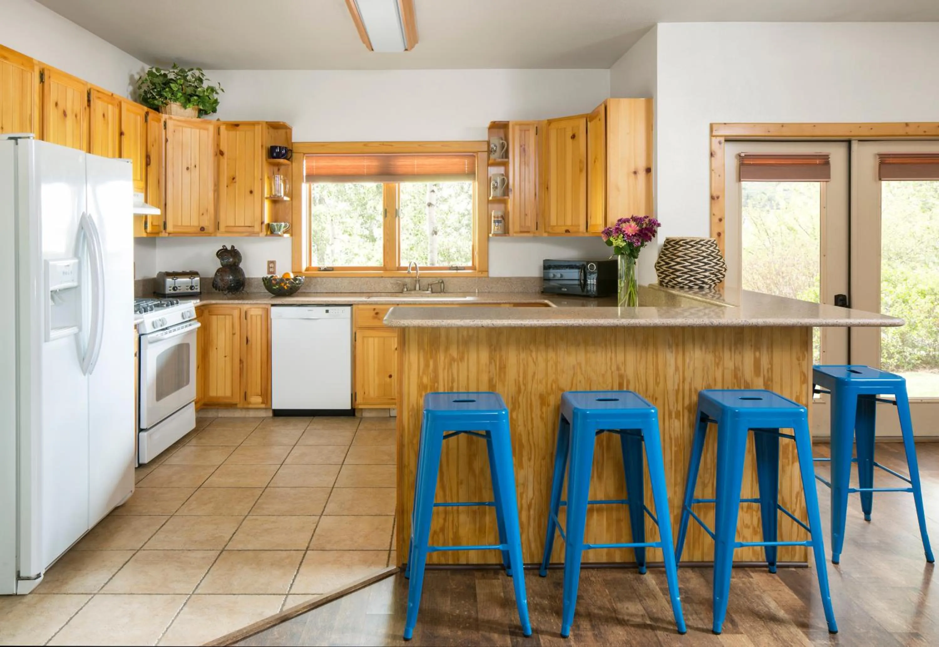 Kitchen or kitchenette in The Bivvi Hostel
