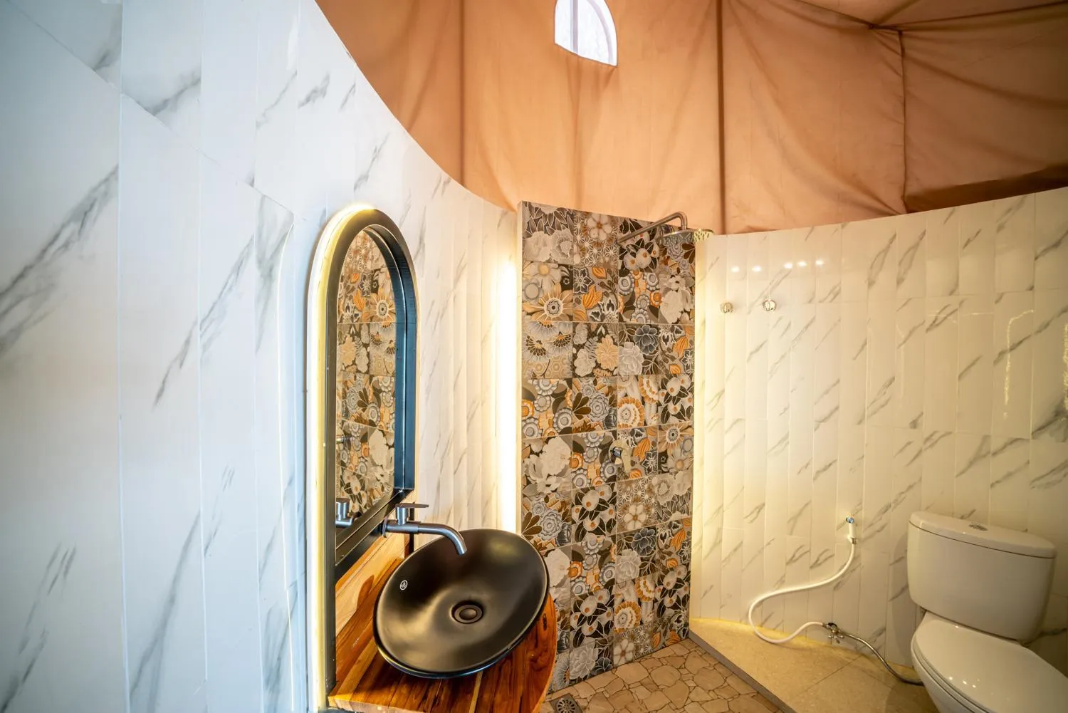 Bathroom in The Dewi Kintamani Luxury Glamping and Natural Hotspring
