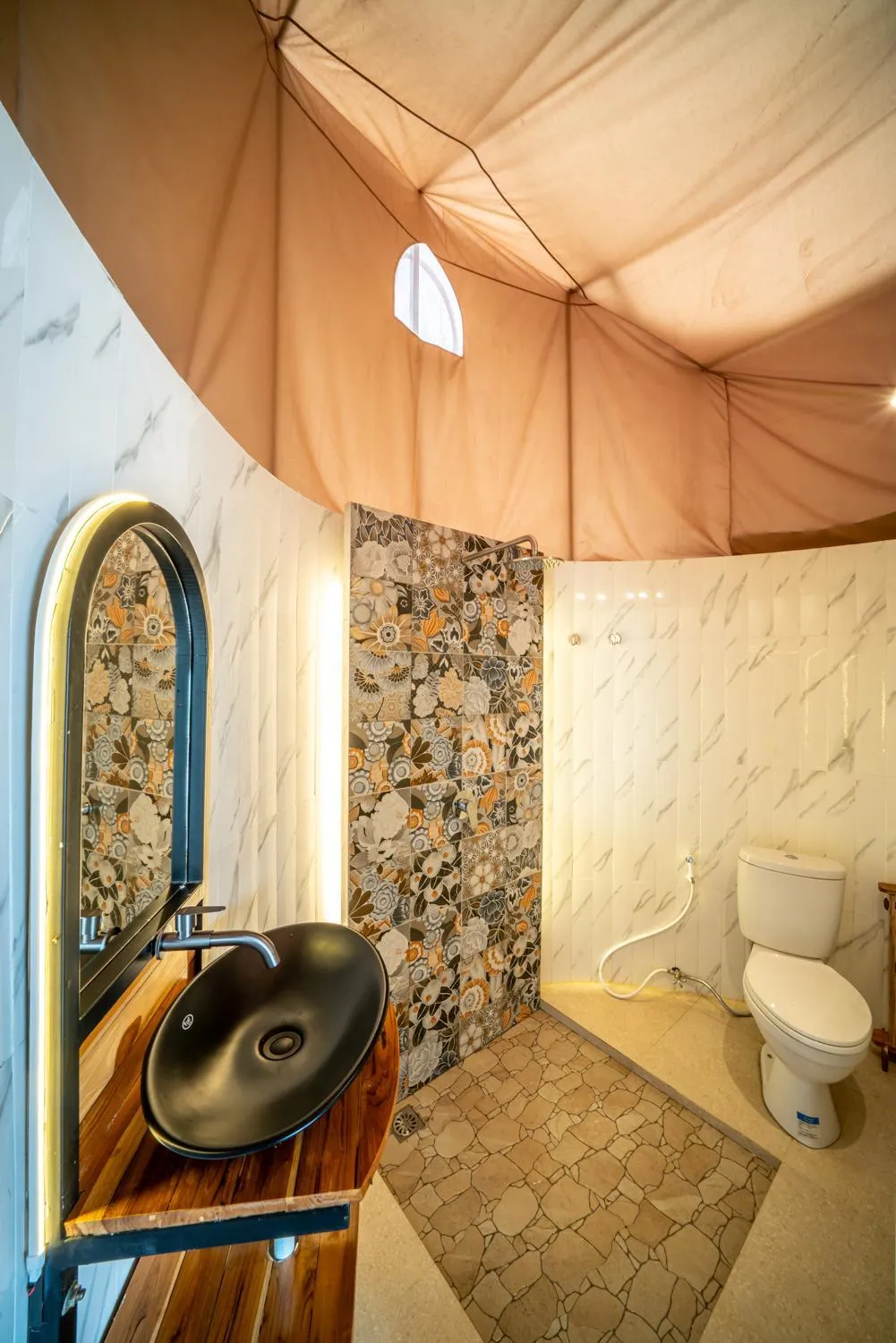Bathroom in The Dewi Kintamani Luxury Glamping and Natural Hotspring