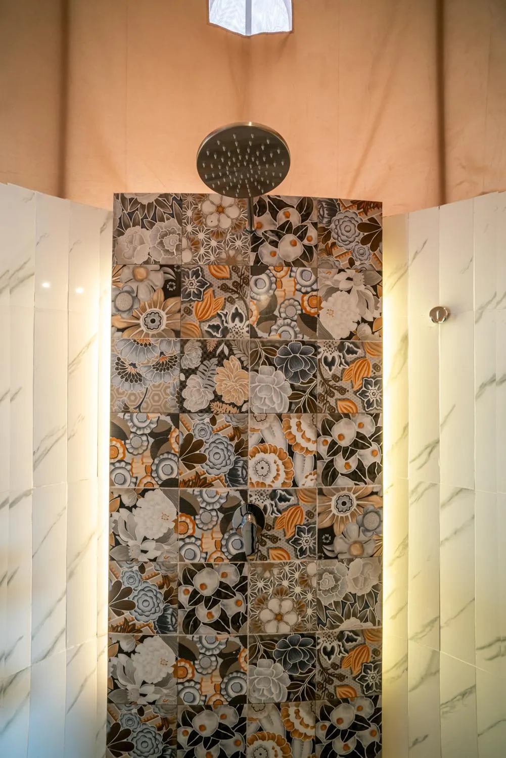 Shower in The Dewi Kintamani Luxury Glamping and Natural Hotspring