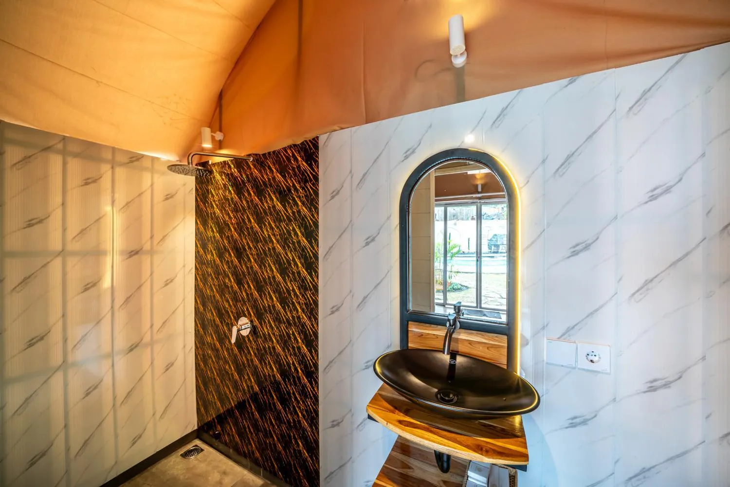 Bathroom in The Dewi Kintamani Luxury Glamping and Natural Hotspring