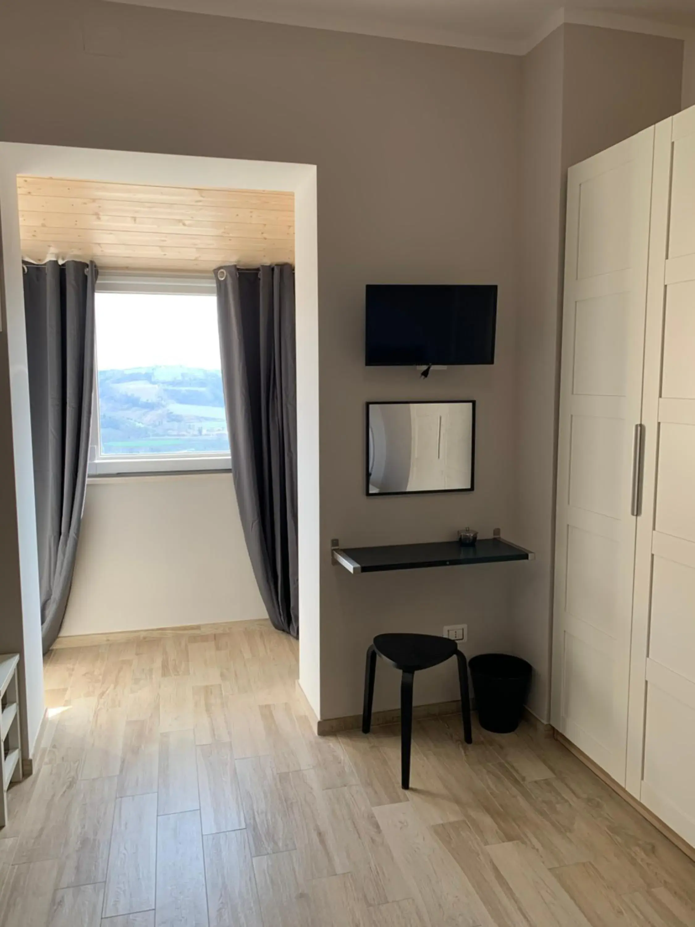 Deluxe Room (2 Adults + 1 Child) - single occupancy in B&B IV Vico Deluxe Room (2 Adults + 1 Child) - single occupancy in B&B IV Vico