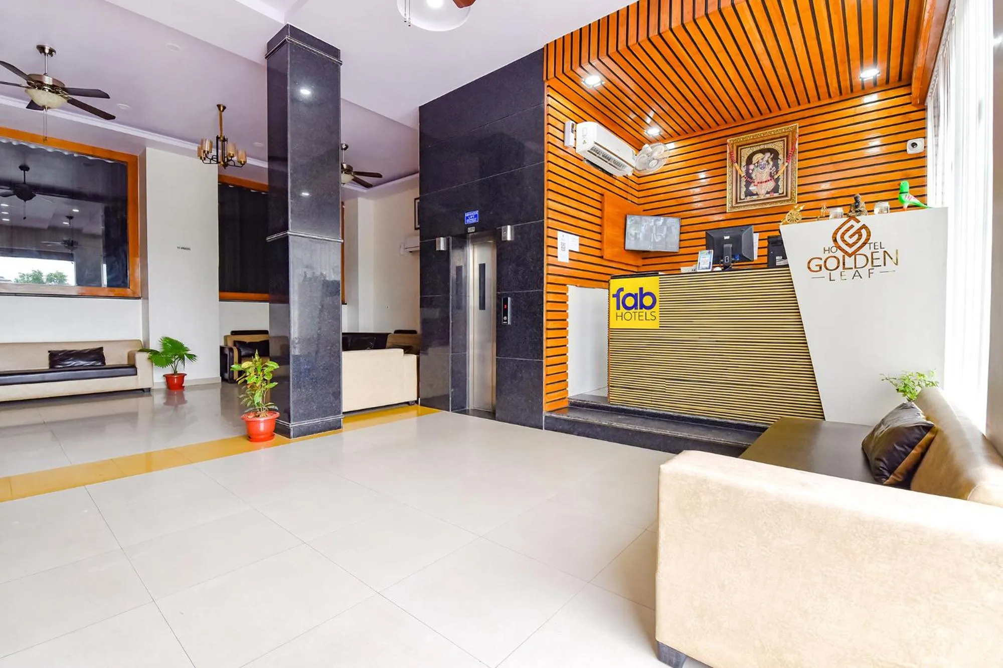 Lobby or reception in FabHotel Golden Leaf