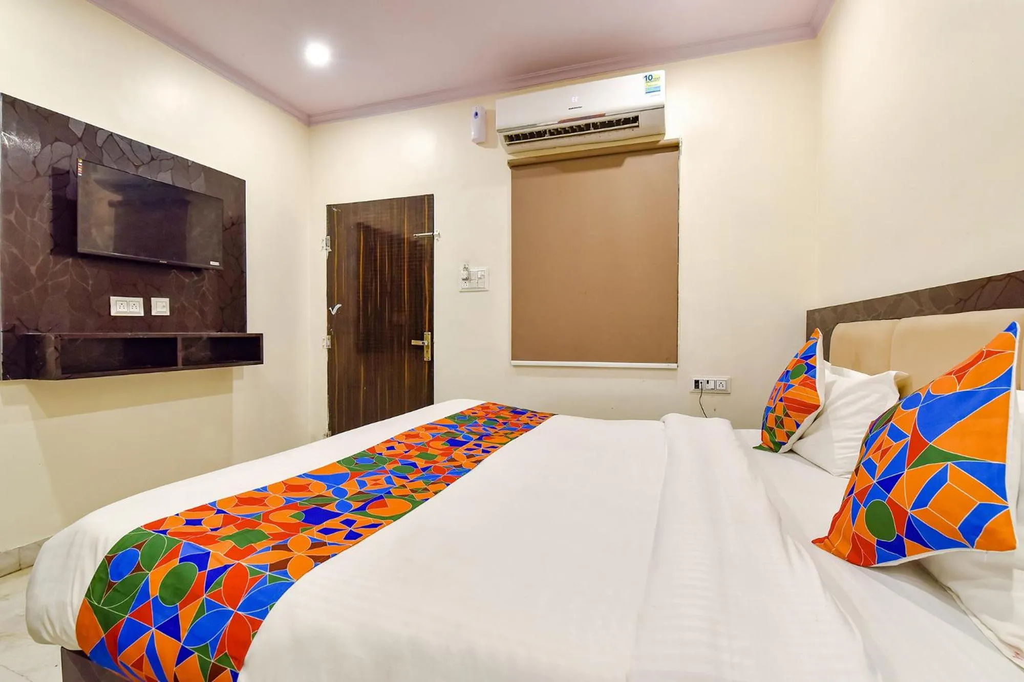 Bed in FabHotel Golden Leaf