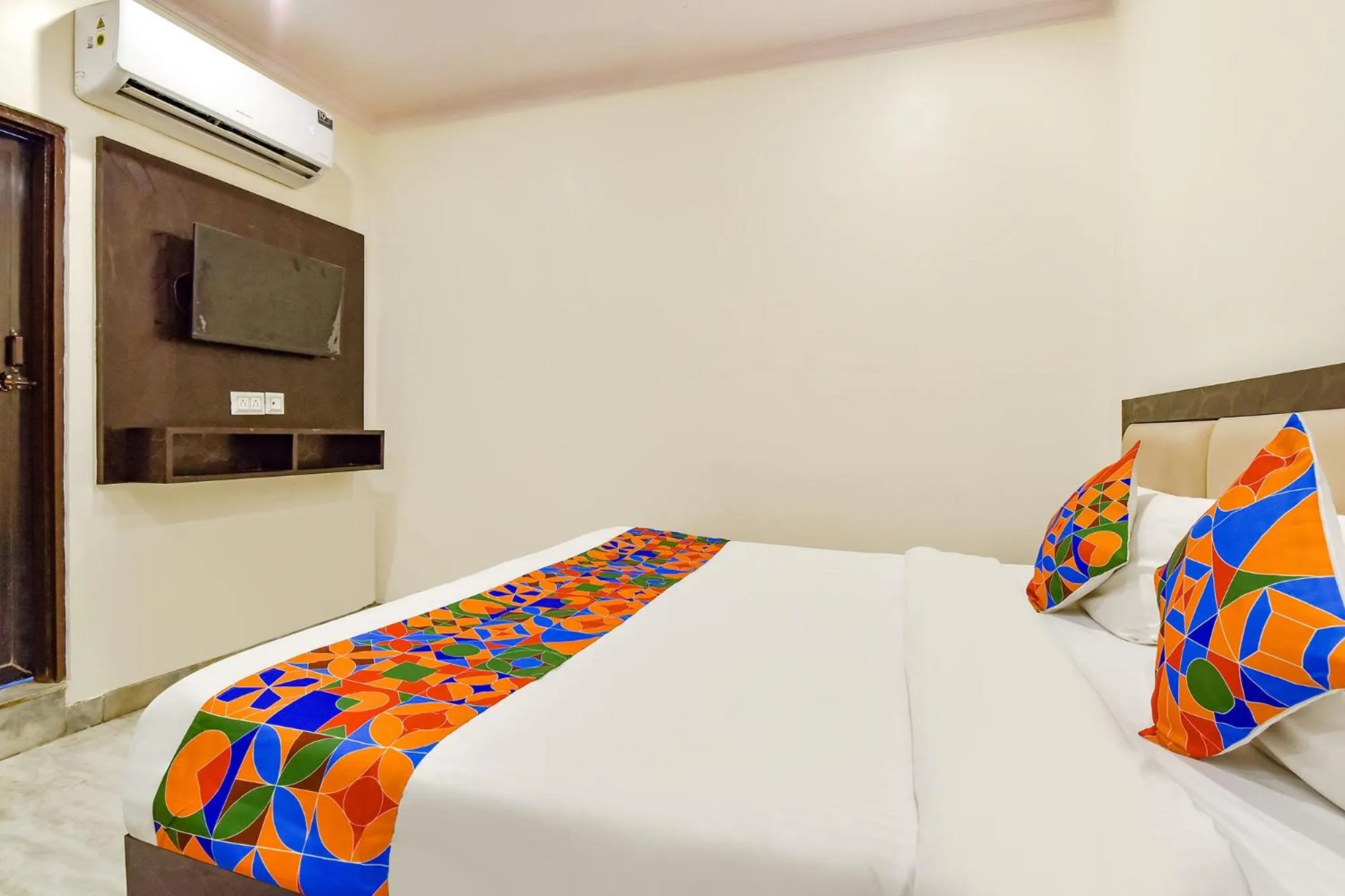 Bed in FabHotel Golden Leaf