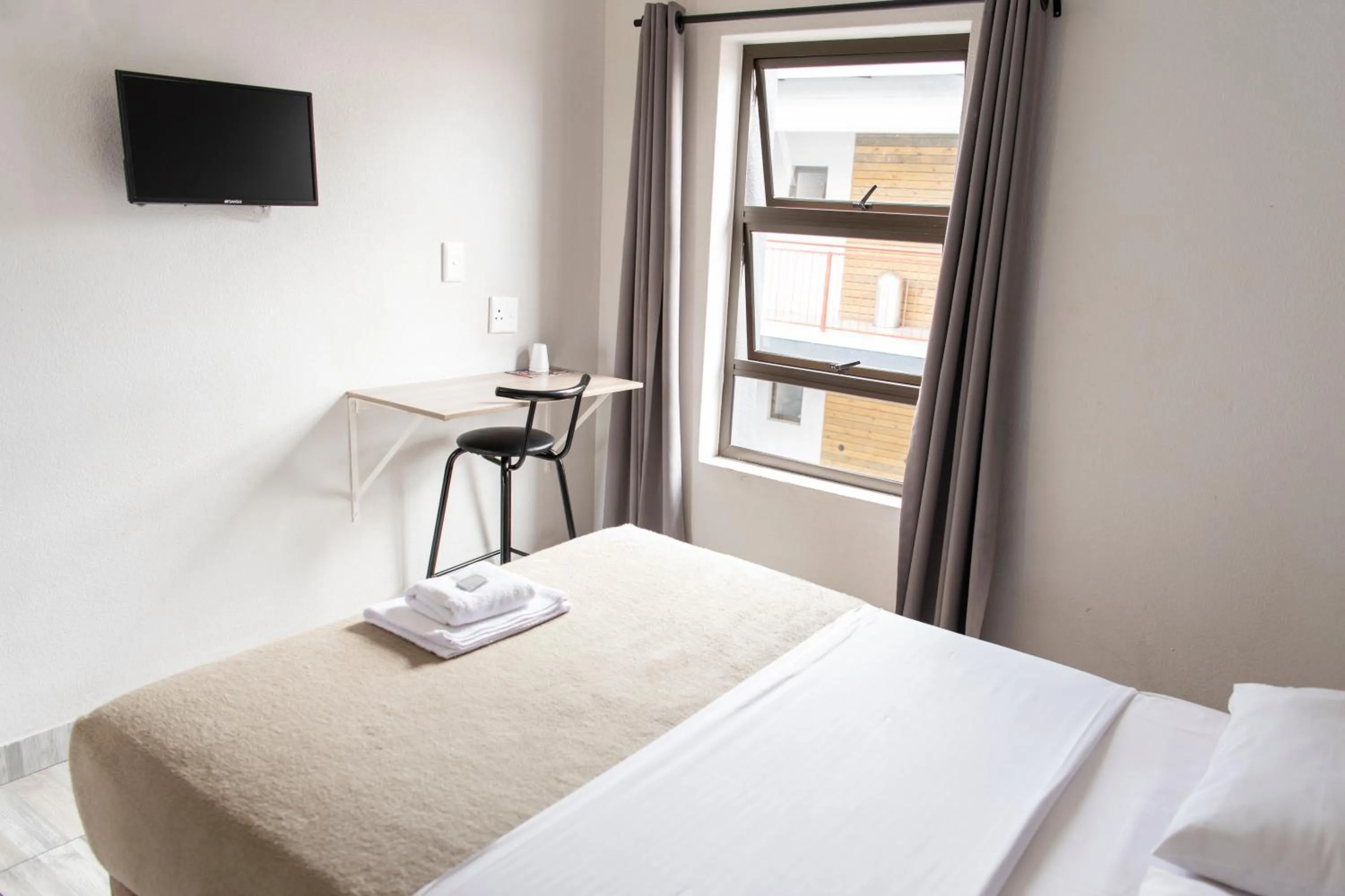 Bed in Ecomotel Kempton Park