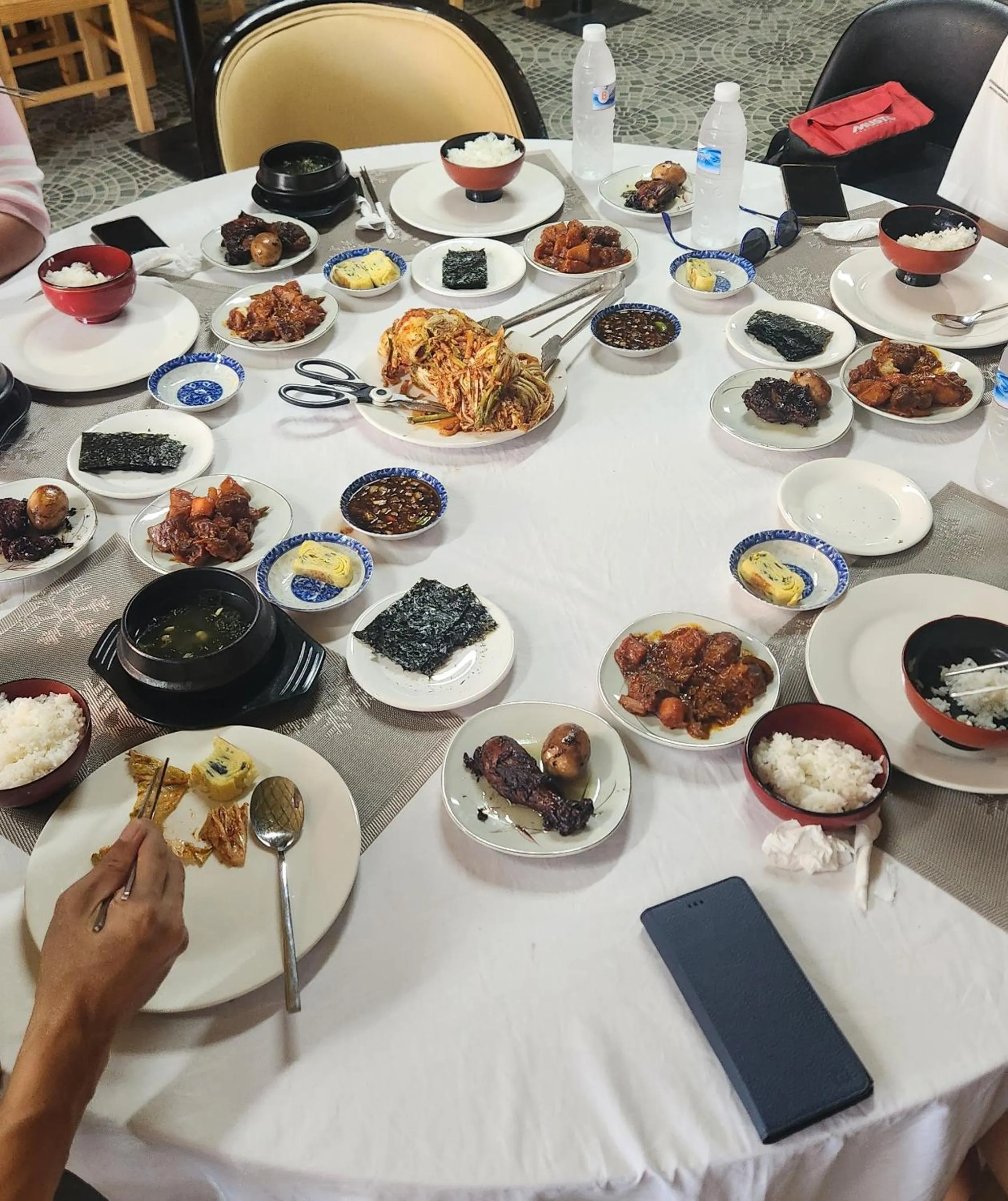 Restaurant/places to eat in Airport Hotel Clark