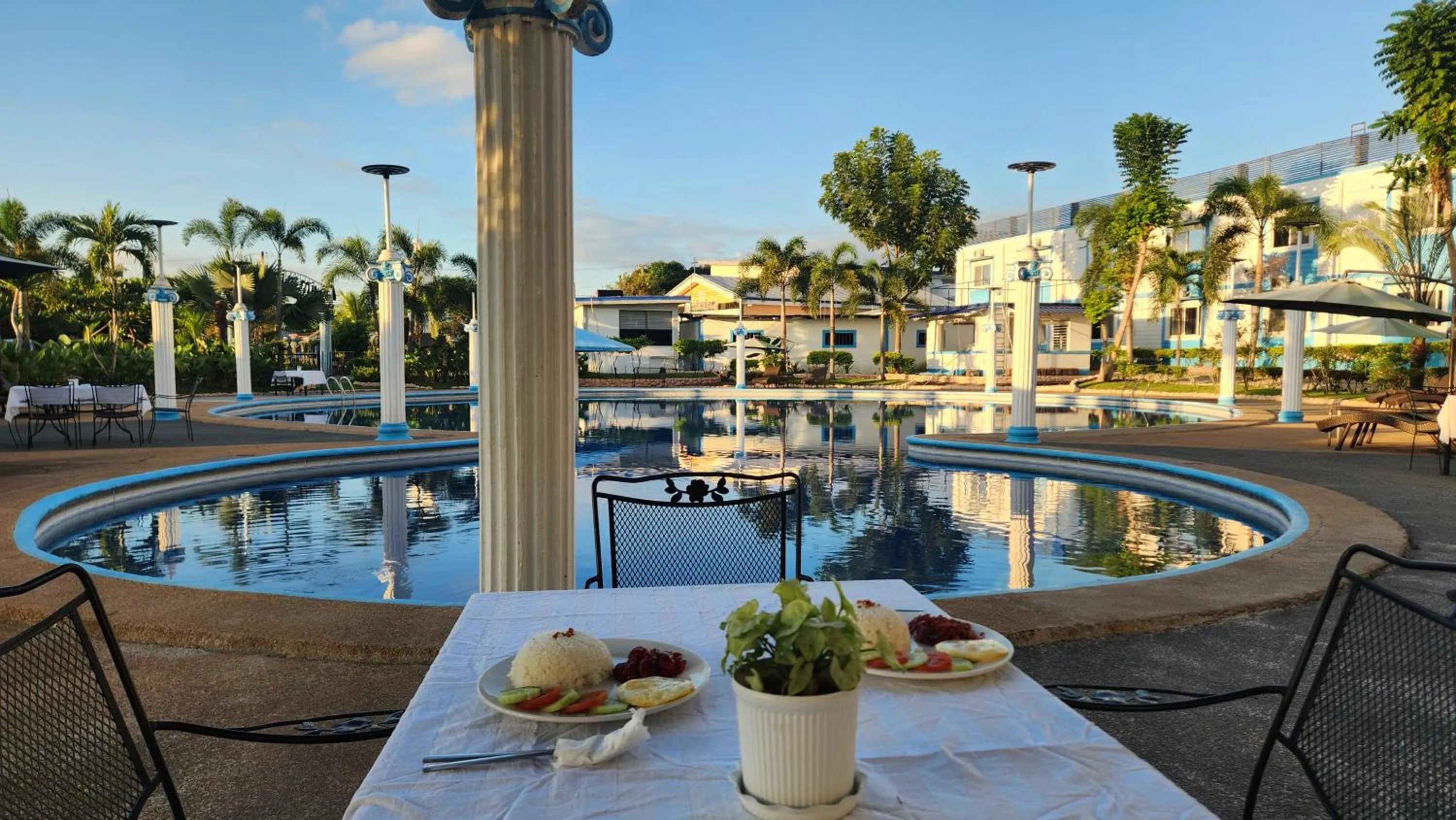 Swimming pool in Airport Hotel Clark