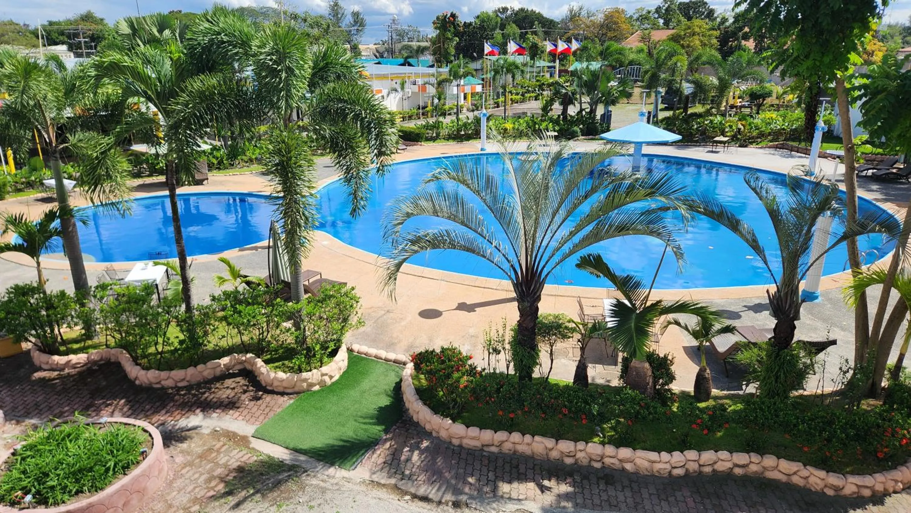 Swimming pool in Airport Hotel Clark