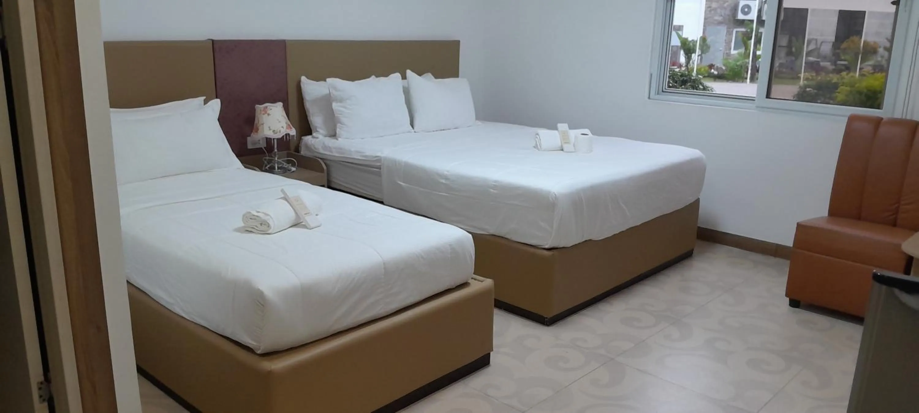 Property building, Bed in Airport Hotel Clark